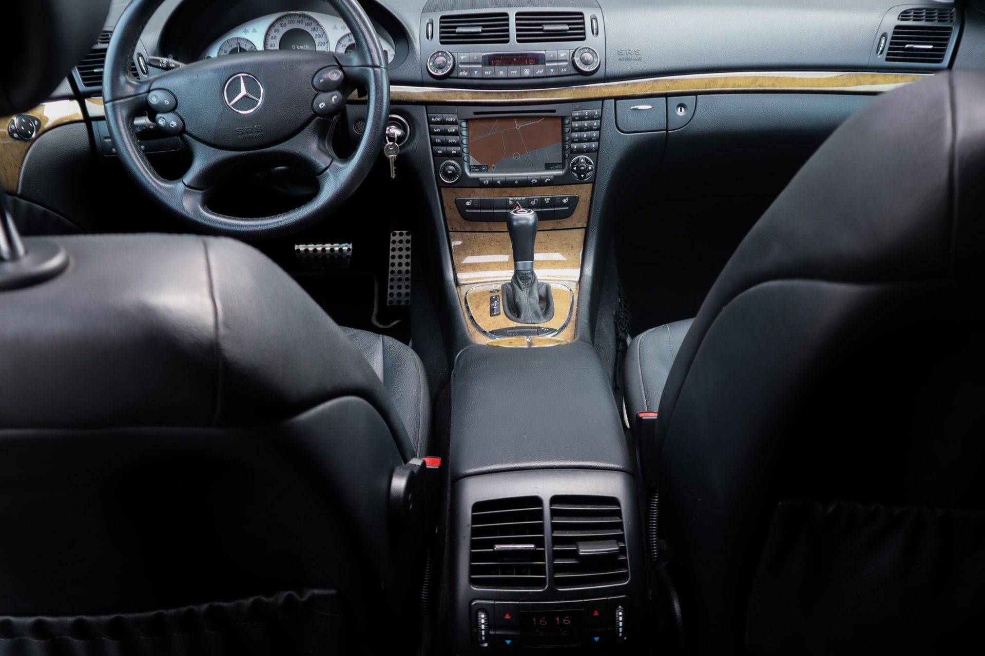 Foto van Mercedes-Benz E 350