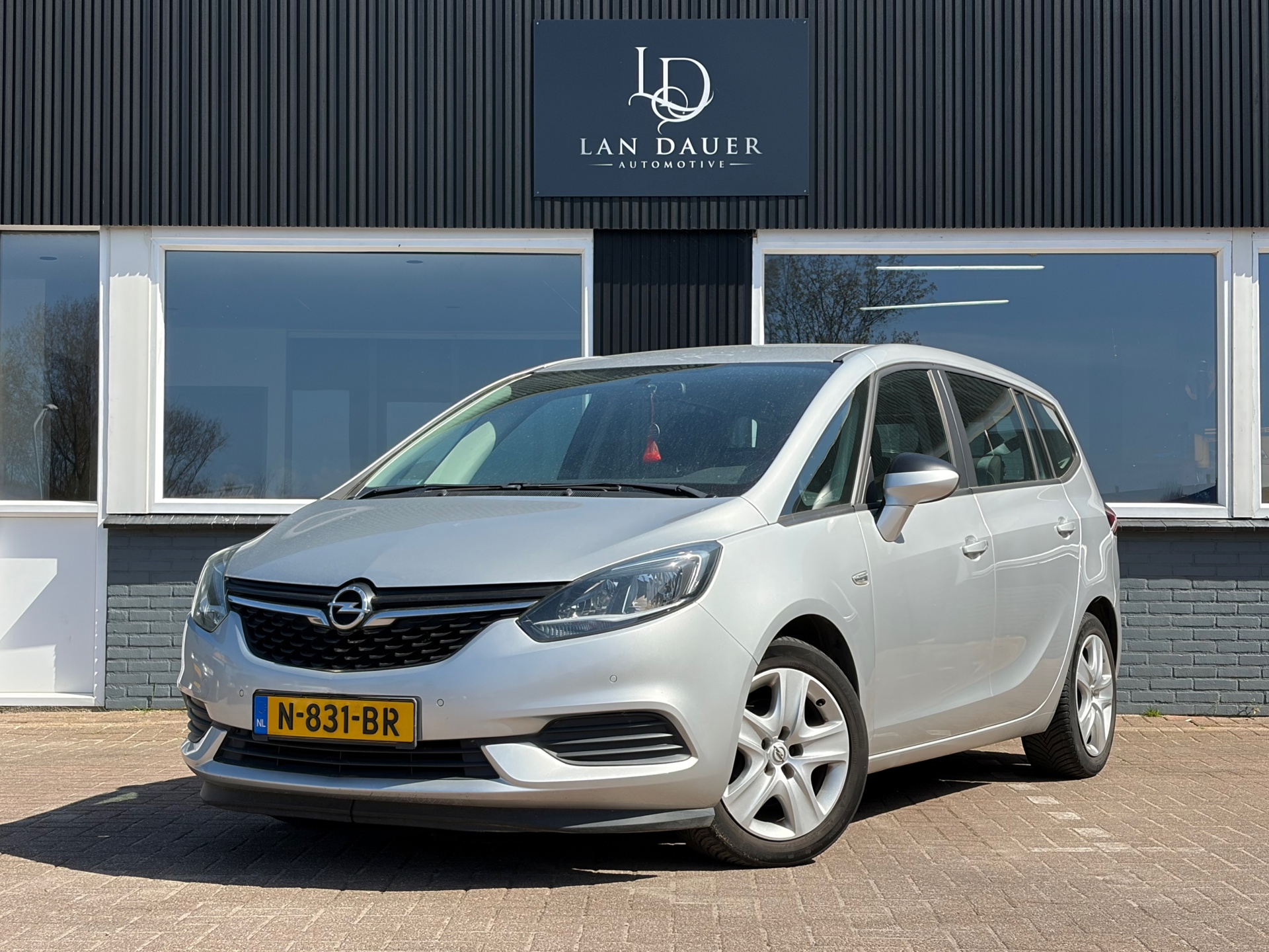 Opel Zafira Tourer 1.6 CDTI Edition 2017 - voorkant