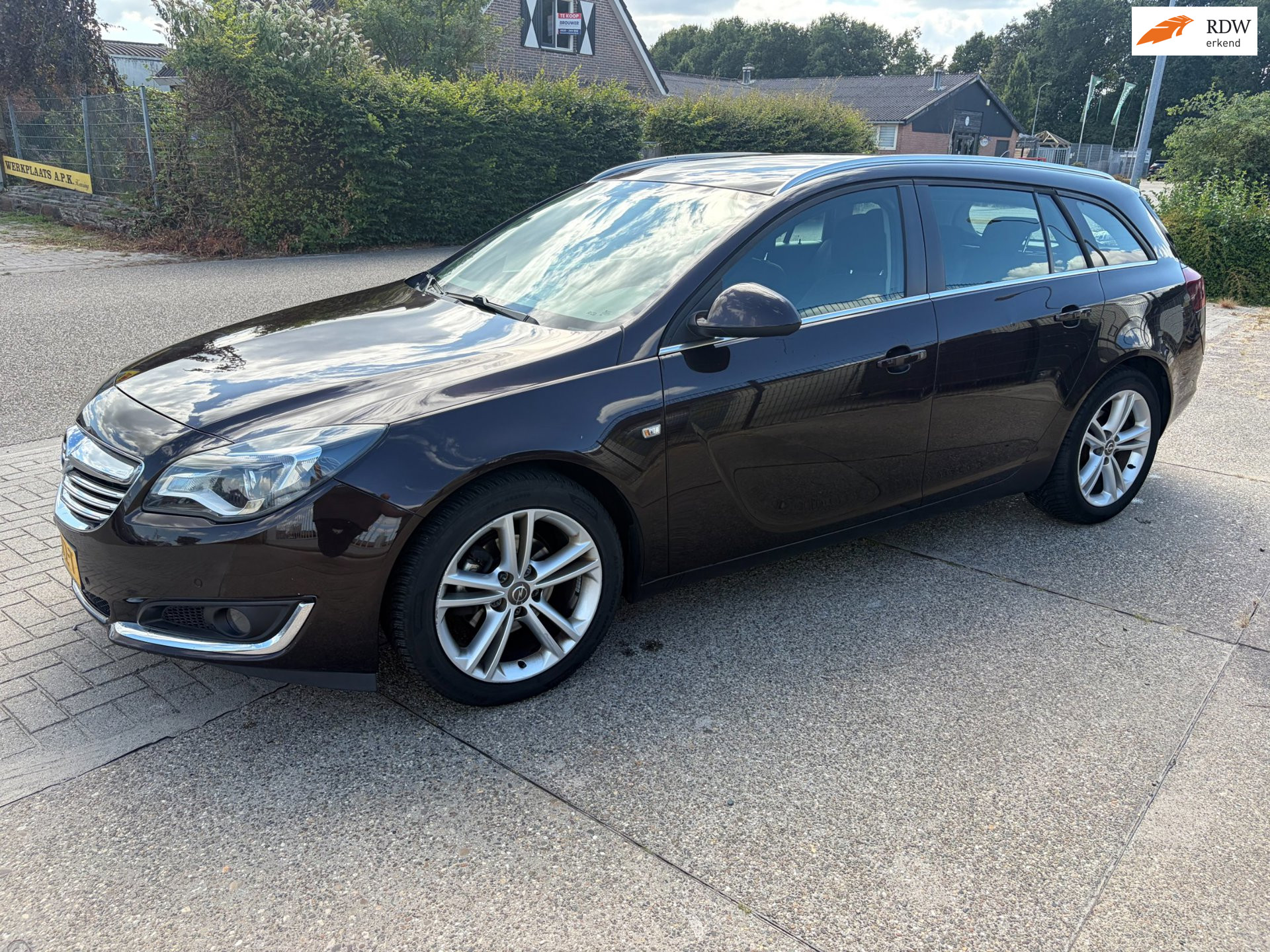 Opel Insignia Sports Tourer SW 2.0 CDTI EcoFLEX Edition 2014 - voorkant