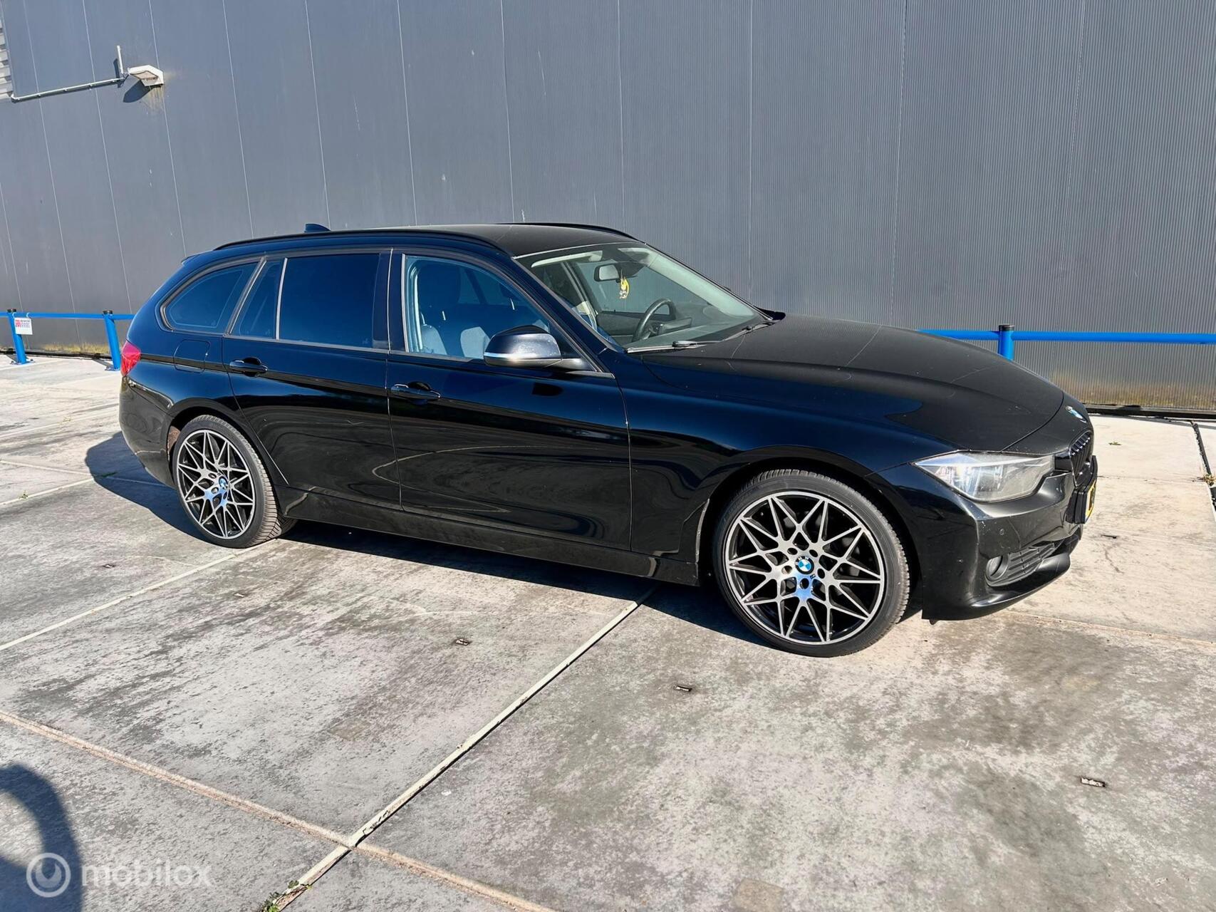 BMW 320d 320d Upgrade Edition Automaat / Clima 2013 - voorkant