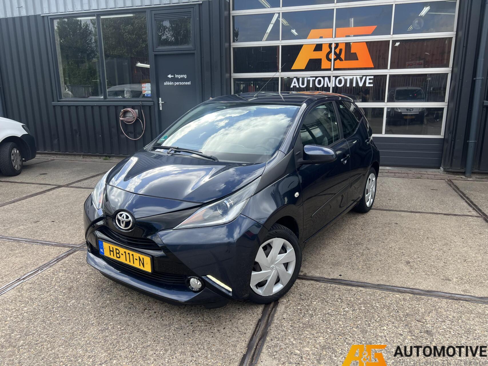 Toyota Toyota Aygo 1.0 5DRS Blauw 2015 | Airco | Eerste eigenaar | 2015 - voorkant