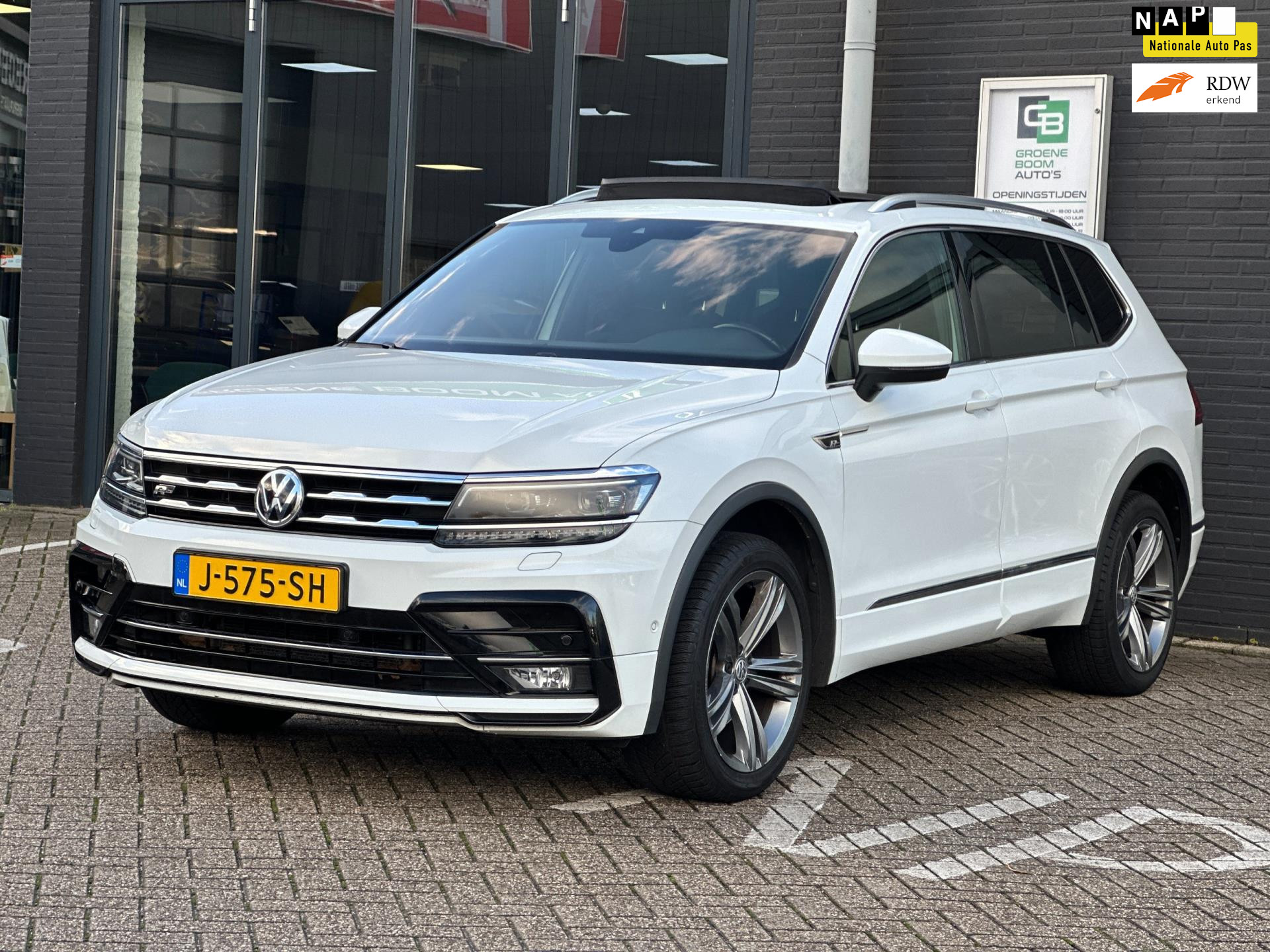 Volkswagen Tiguan 1.5 TSI Highline Business R/1STE EIG/PANO-DAK/CAMERA/DELERONDERHOUDEN!! 2020 - voorkant