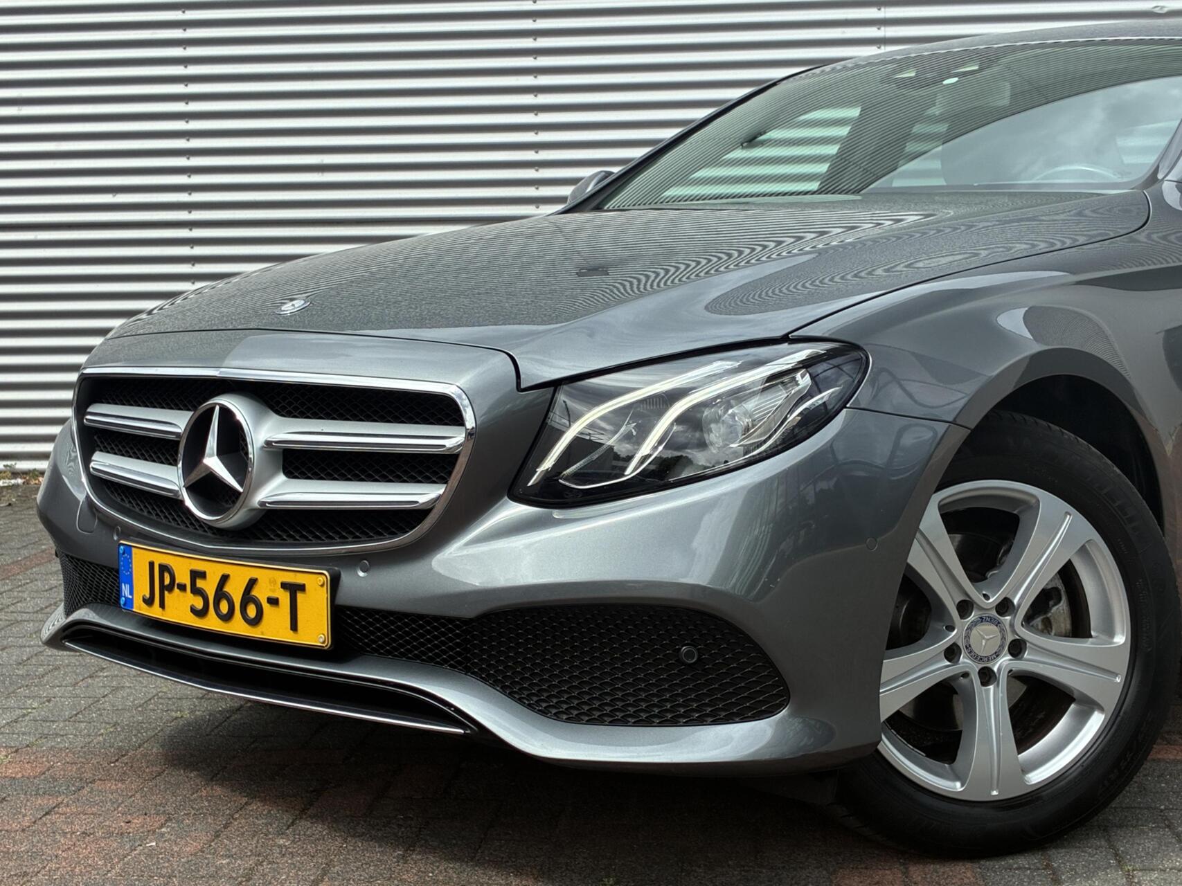 Foto van Mercedes-Benz E 200