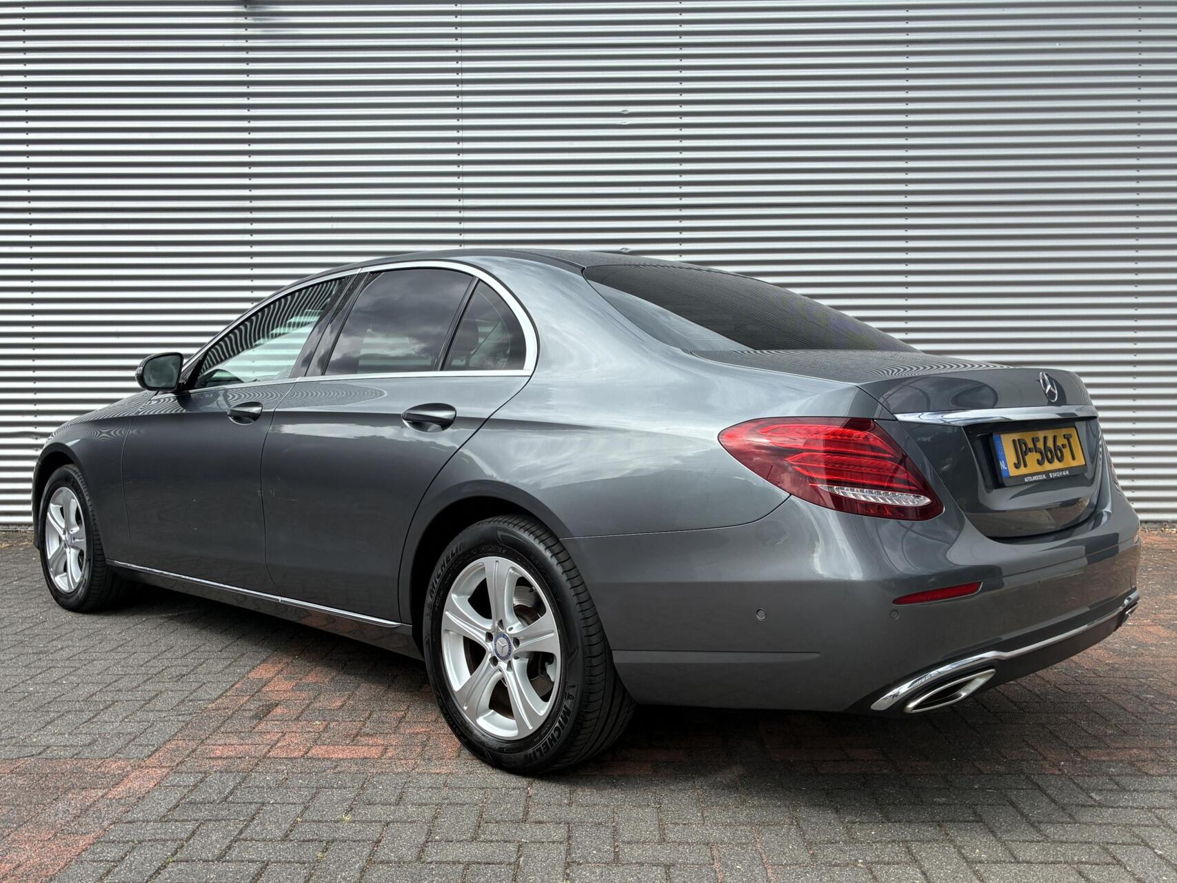 Foto van Mercedes-Benz E 200