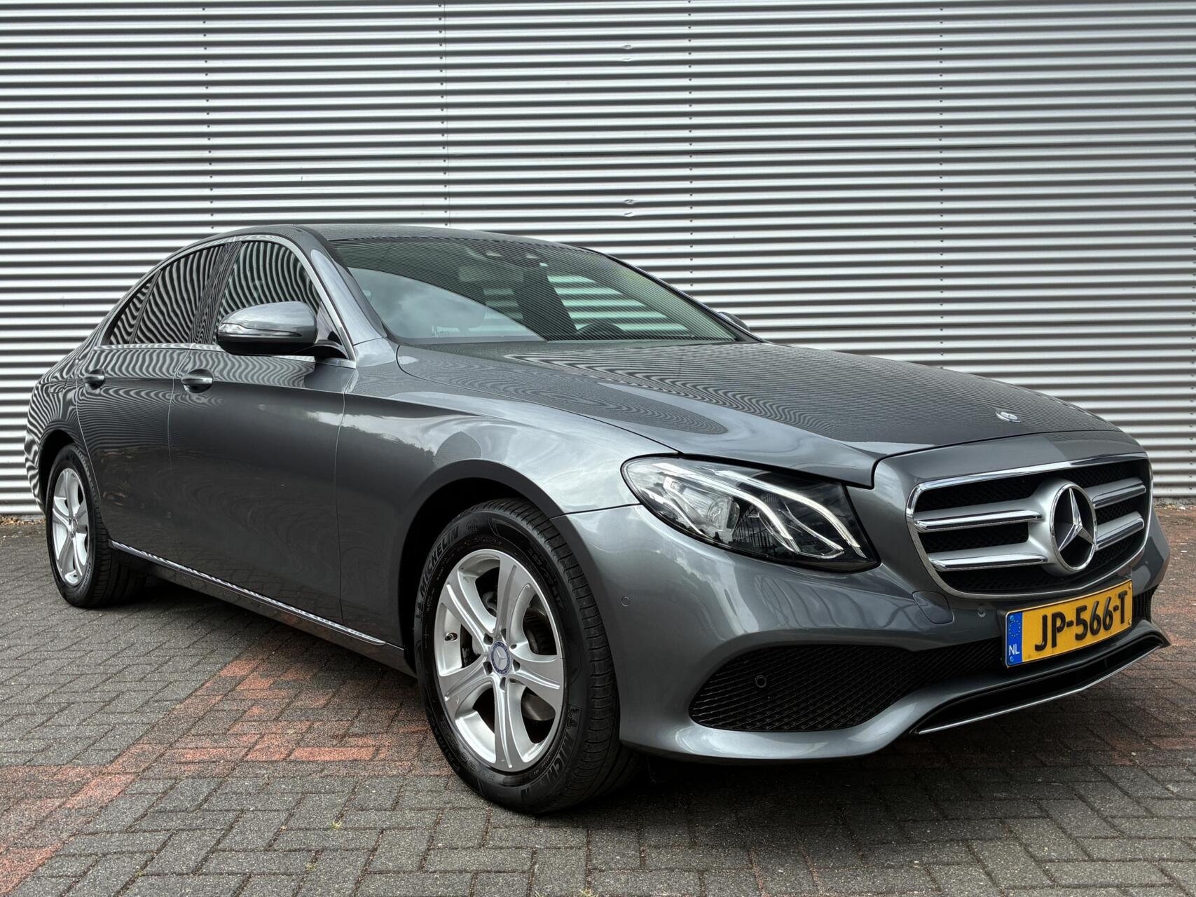 Foto van Mercedes-Benz E 200