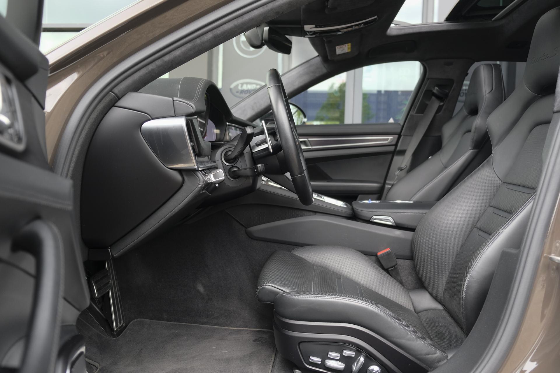 Foto van Porsche Panamera Turbo S E-hybrid