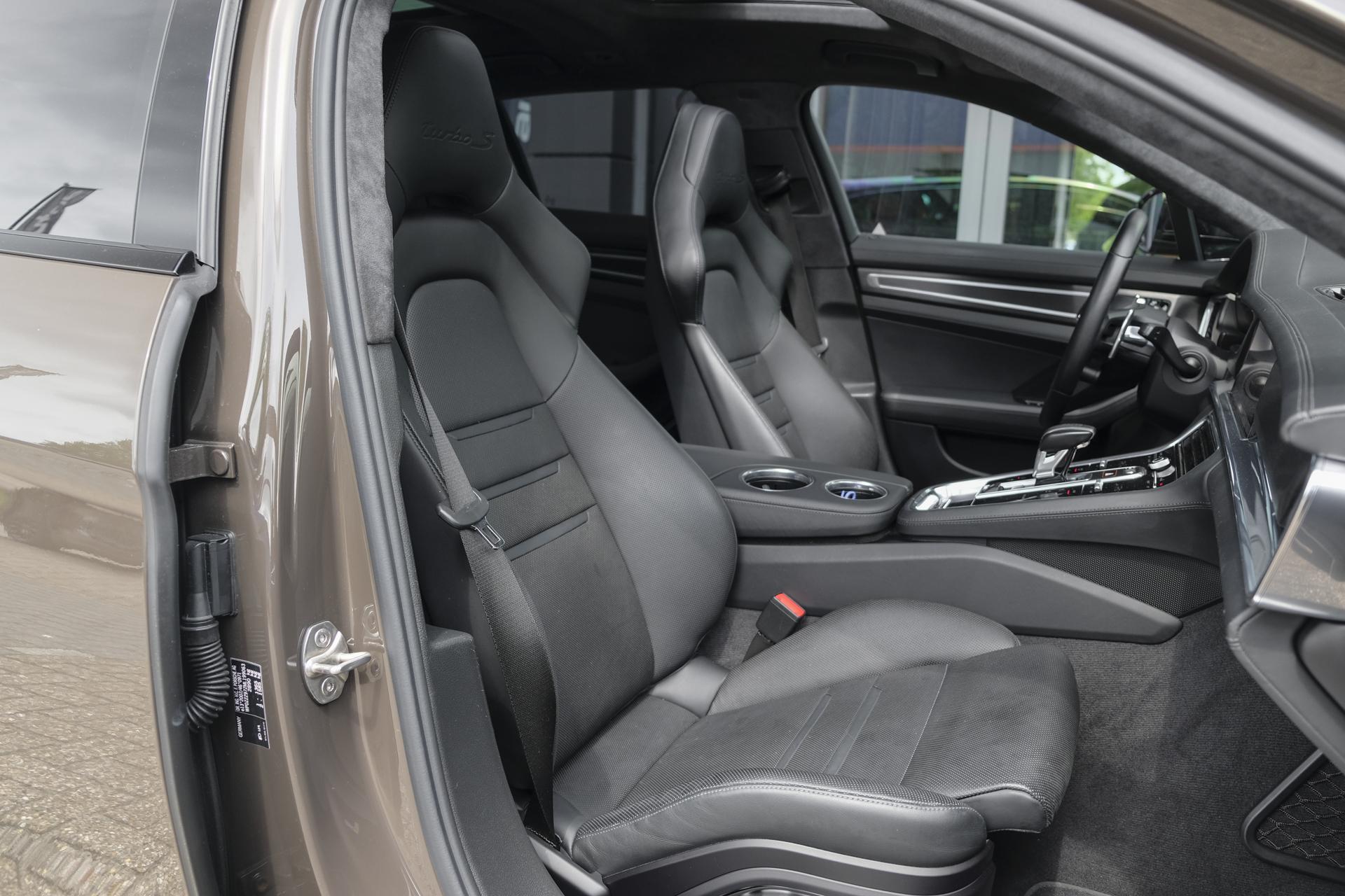 Foto van Porsche Panamera Turbo S E-hybrid