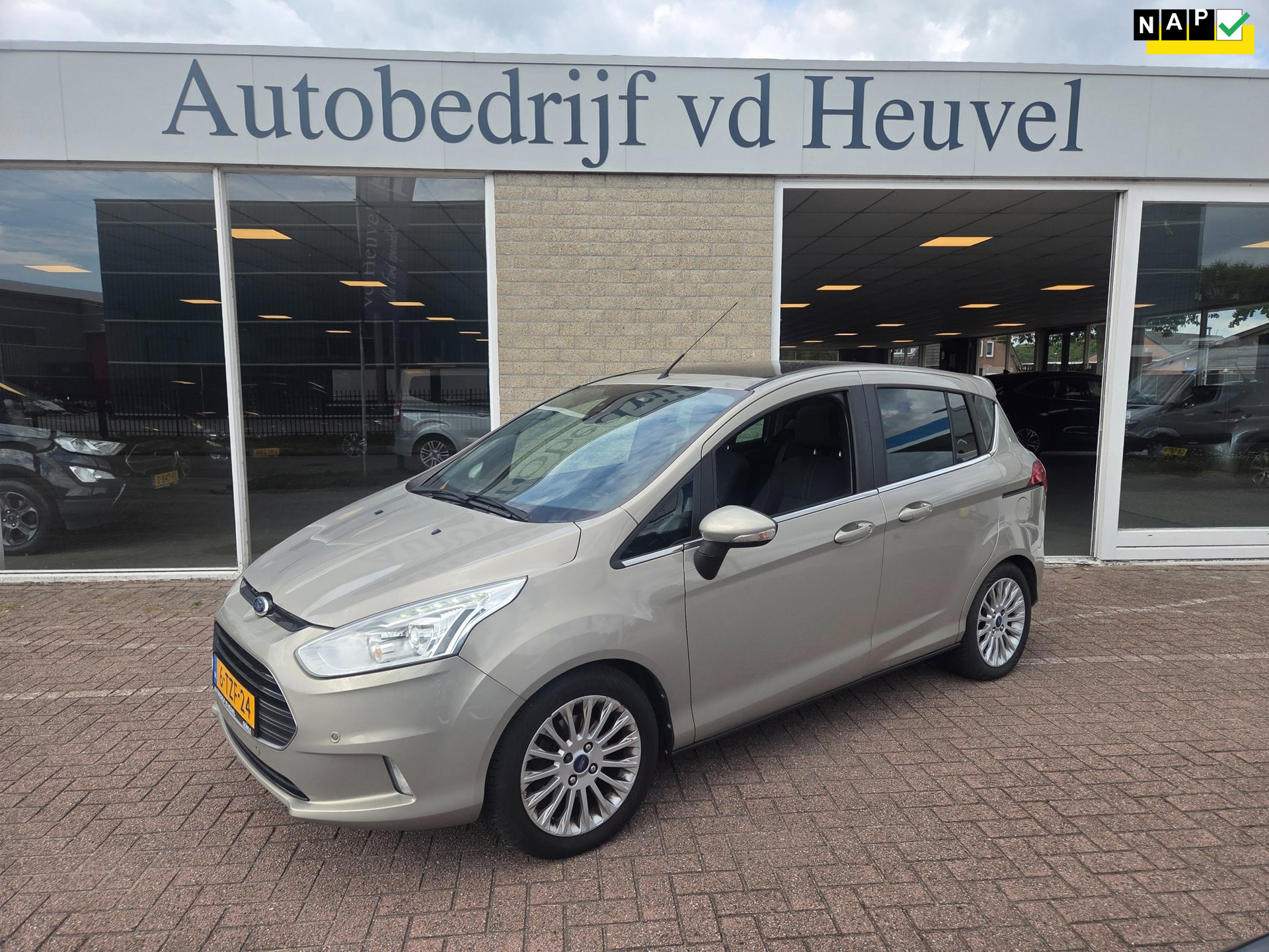Ford B-max 1.0 EcoBoost Titanium *Panorama*Camera*PDC* Stoel+Voorruit verw. Rijklaar 2014 - voorkant