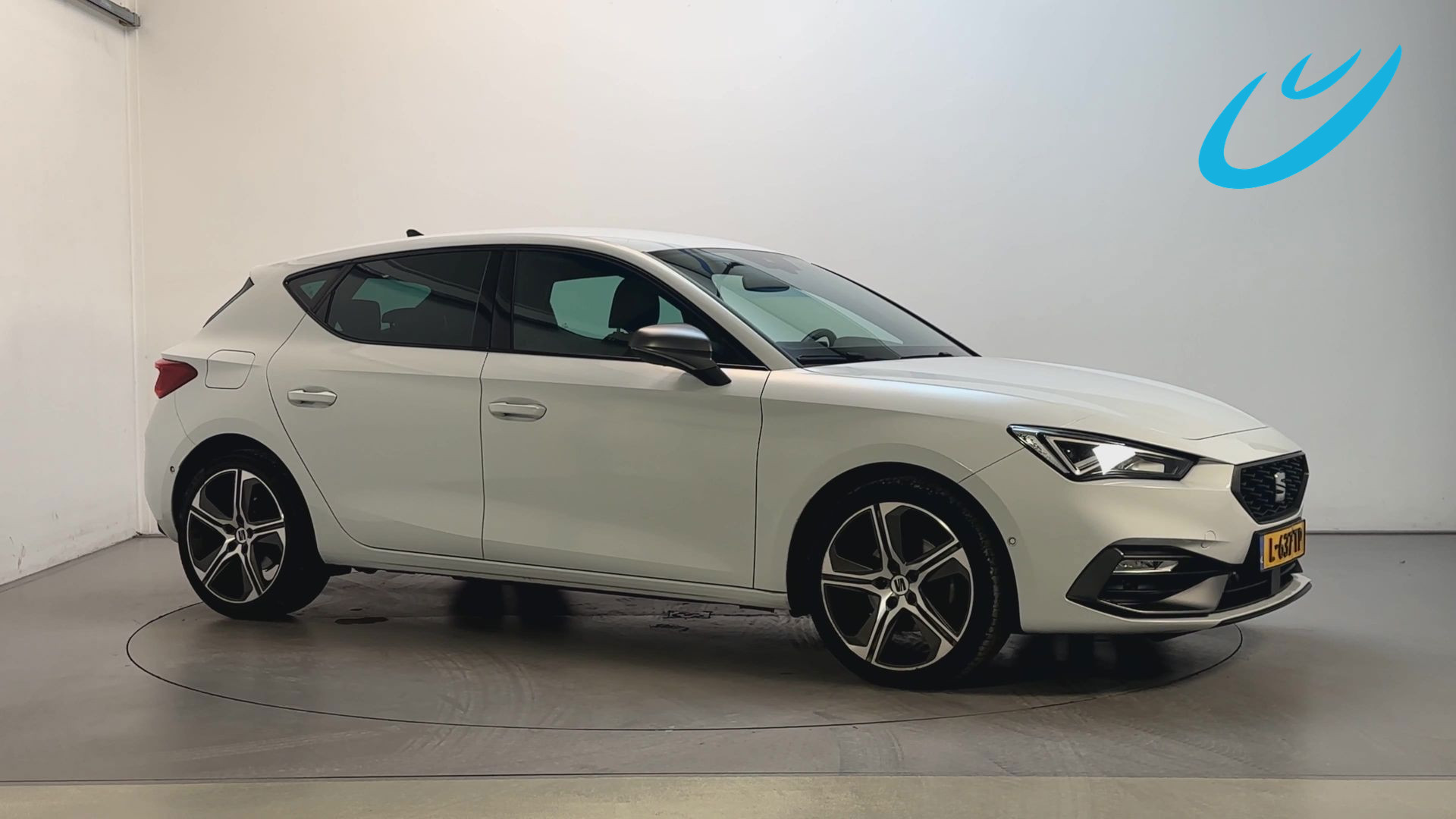 Seat Leon 1.0 TSI FR Business Intense Camera Virtual Cockpit Stoelverwarming Navigatie 2021 - voorkant