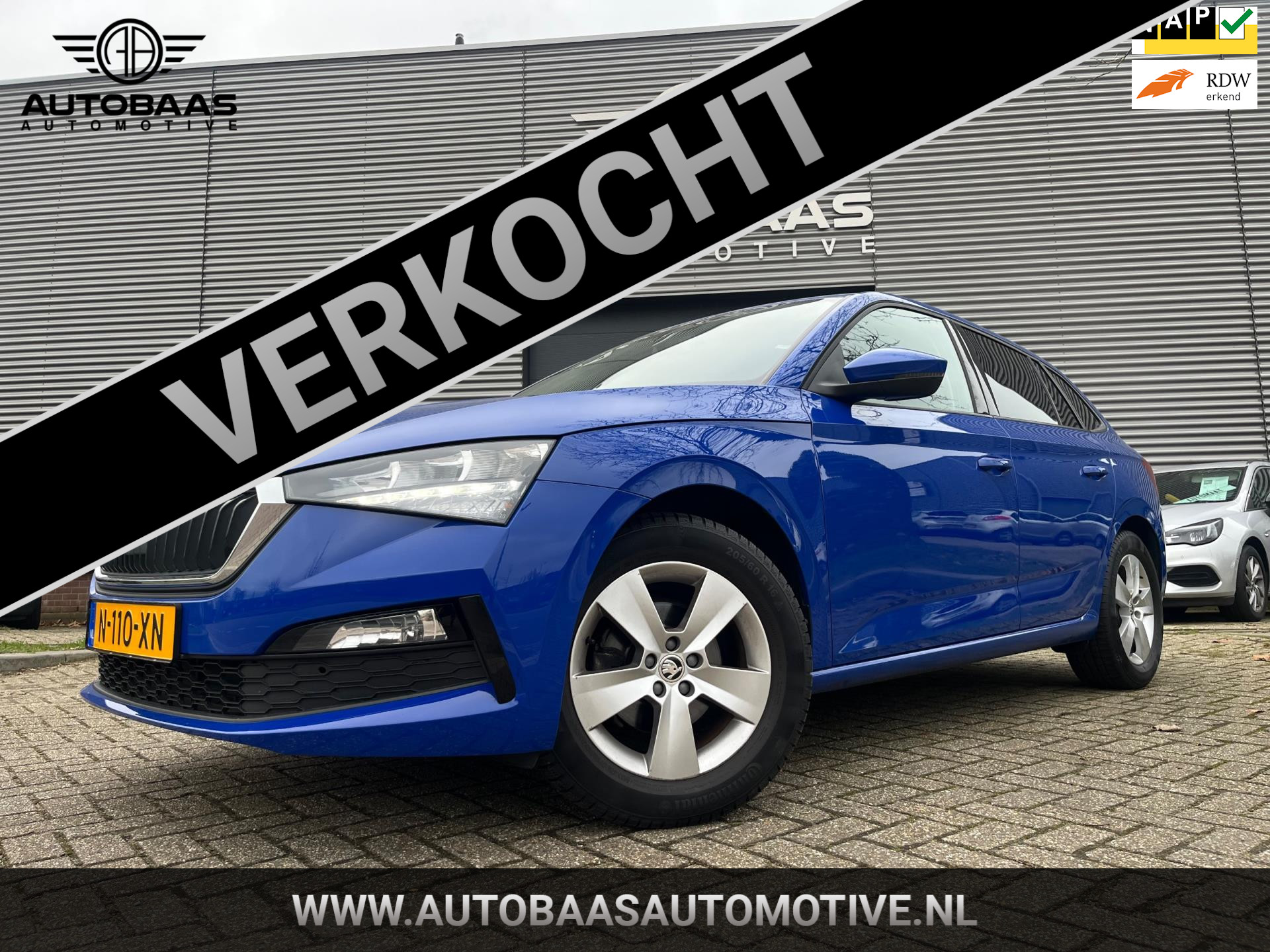 Skoda Scala 1.0 TSI Ambition AUTOMAAT **NW APK 02-2028** +NL AUTO+1EIG+NAP+TREKHAAK+AIRCO+NAVIGATIE APPLE CARPLAY+VELGEN+INCL BTW+ 2022 - voorkant