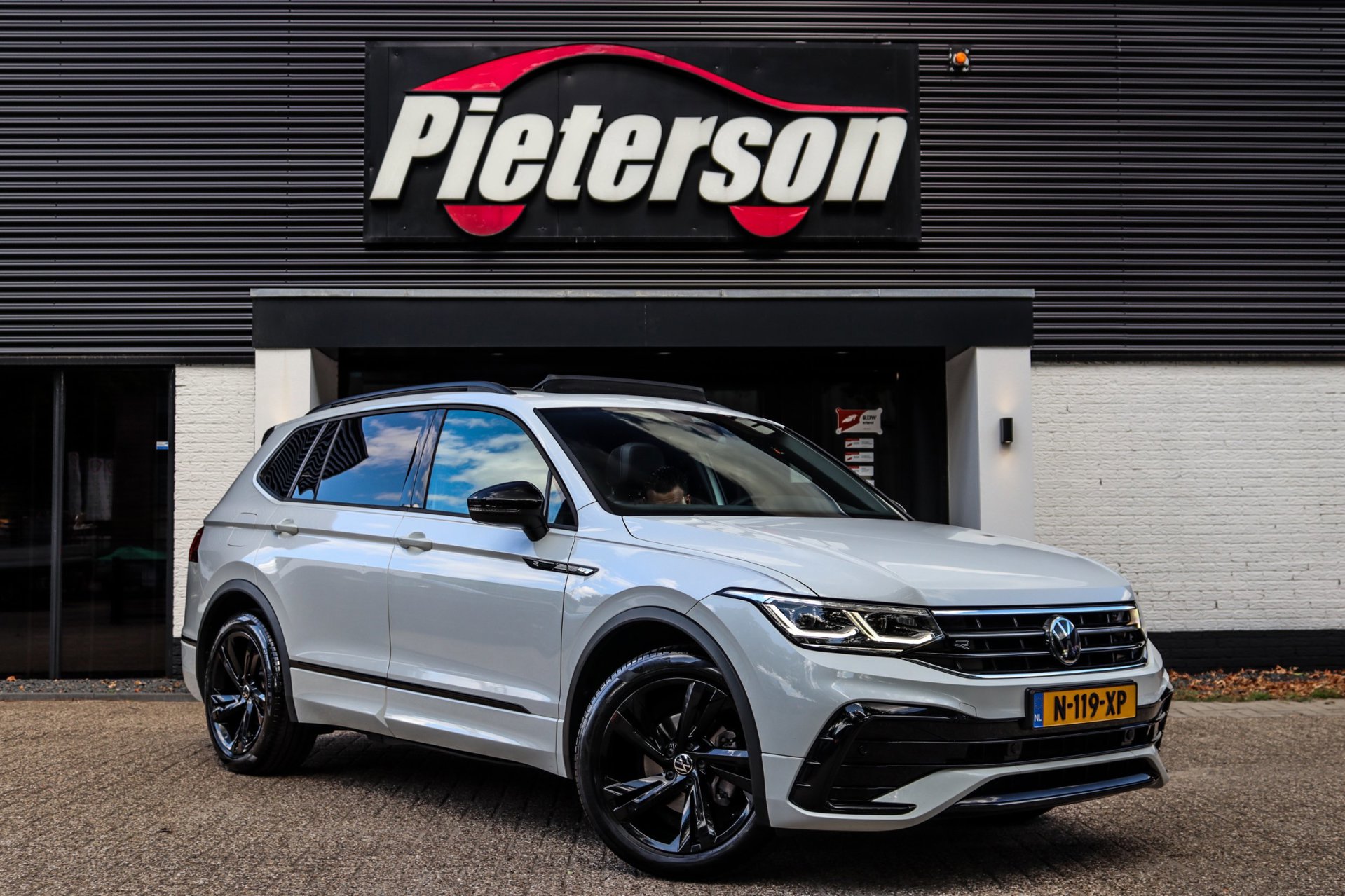 Volkswagen Tiguan 1.5 TSI 3x R-Line LPG PANO 1E EIG 2022 - voorkant