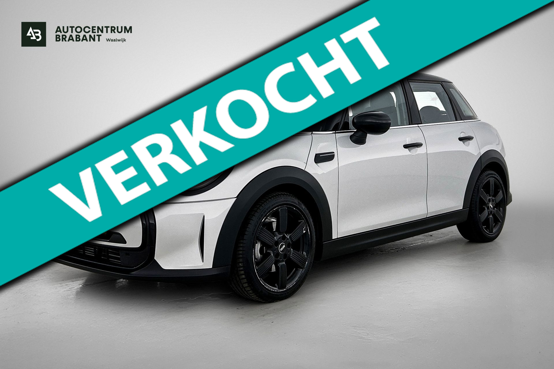 Mini Cooper 1.5 Cooper Classic (NL-auto, 1e Eig, Dealer OnderH, Navi Prof, Sportstoel, Parkeersensoren, Climate Con, Etc) 2021 - voorkant
