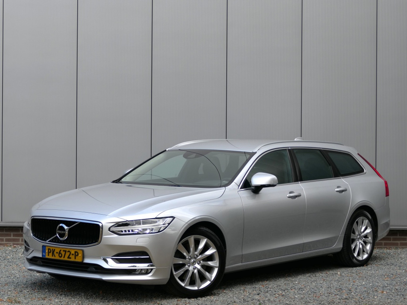 Volvo V90 T5 Momentum Polestar optimalisatie / Leer / BLIS / Pilot Assist 2017 - voorkant