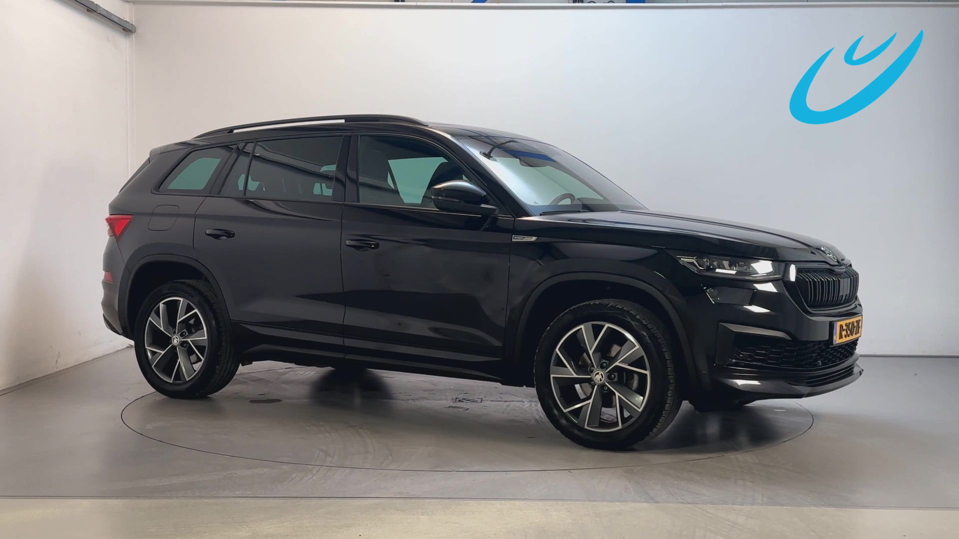 Skoda Kodiaq 1.5 TSI Sportline Business Adaptive Cruise Trekhaak Camera Stoelverwarming LED 2022 - voorkant
