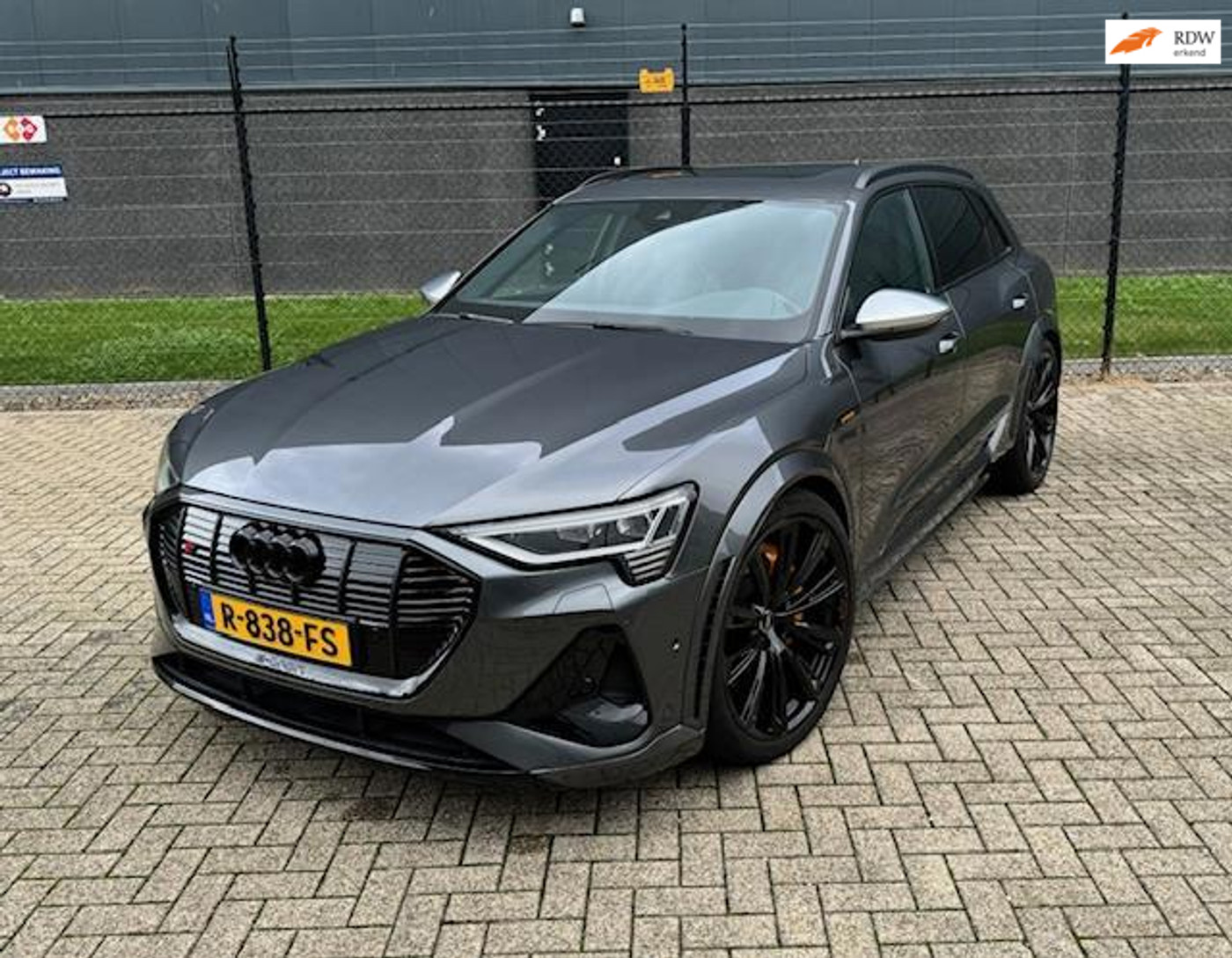Audi E-tron S S quattro 503PK *BLACK EDITION-23 INCH-PANORAMA* 2022 - voorkant