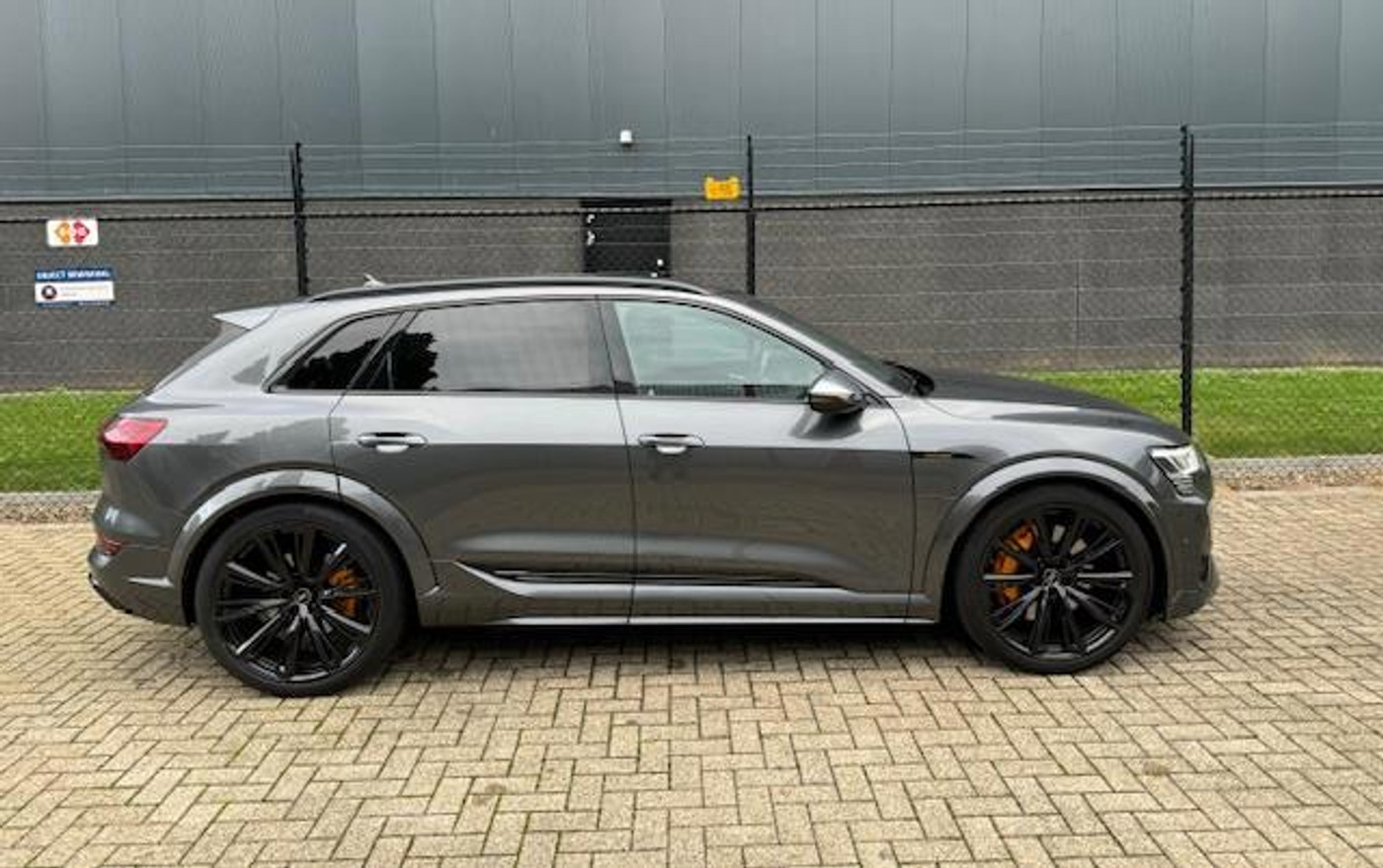 Foto van Audi E-tron S