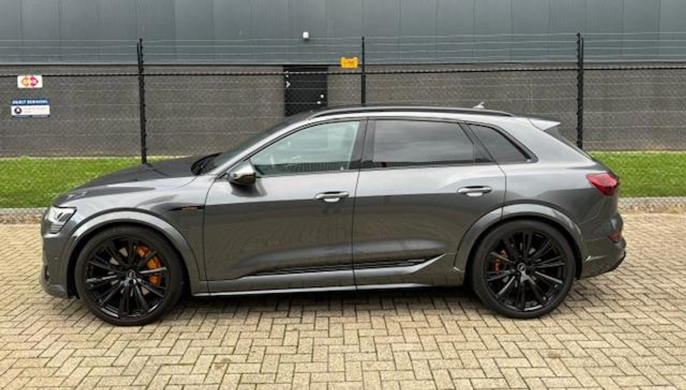 Foto van Audi E-tron S