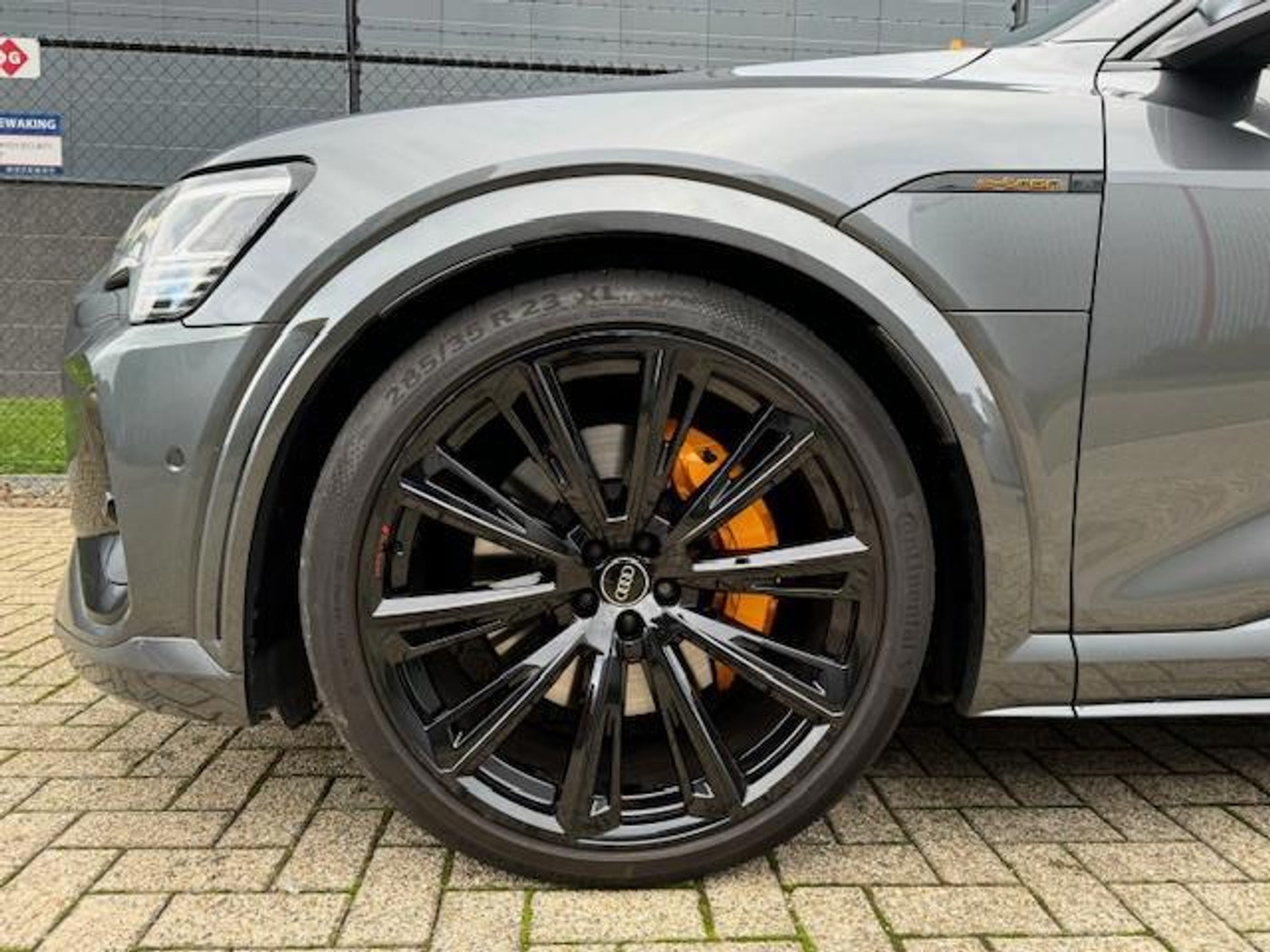 Foto van Audi E-tron S