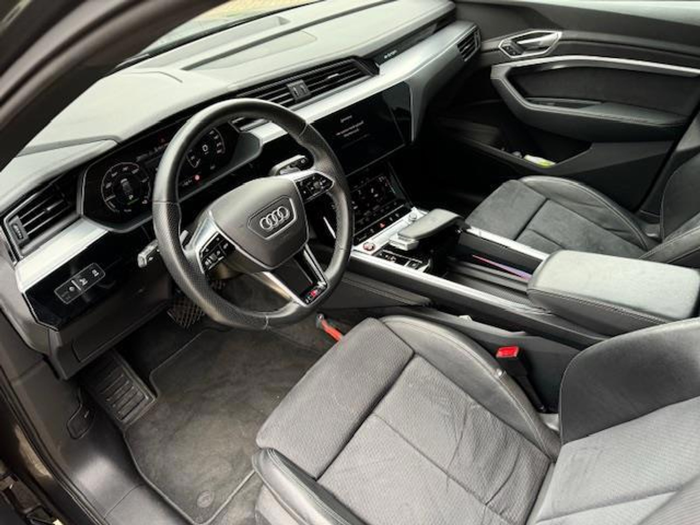 Foto van Audi E-tron S
