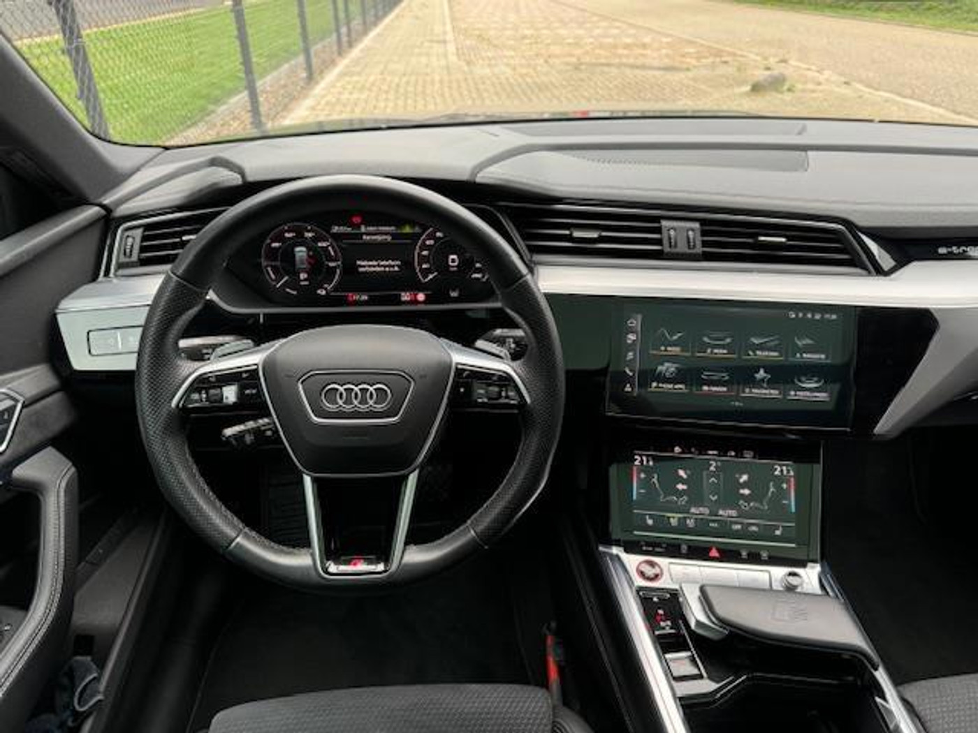 Foto van Audi E-tron S