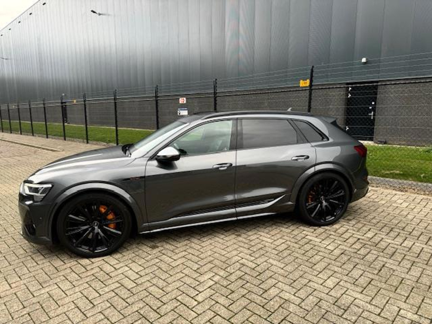 Foto van Audi E-tron S
