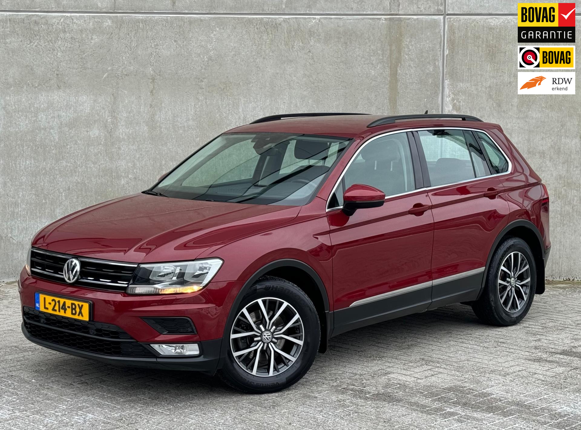 Volkswagen Tiguan 1.4 TSI 150PK 2016 Rood TREKHAAK|NAP|APK 2016 - voorkant