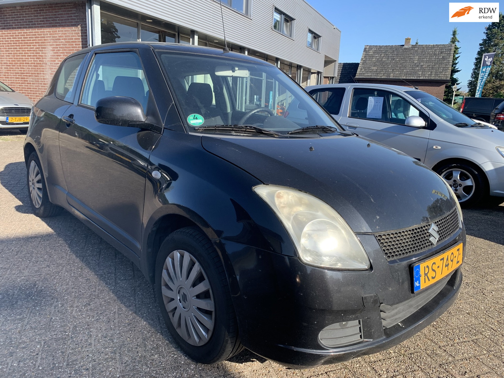 Suzuki Swift 1.3 GA 3 Drs. 2007 € 750.-  AIRCO ,ZO MEE  APK TOT 29-01-2027 2007 - voorkant