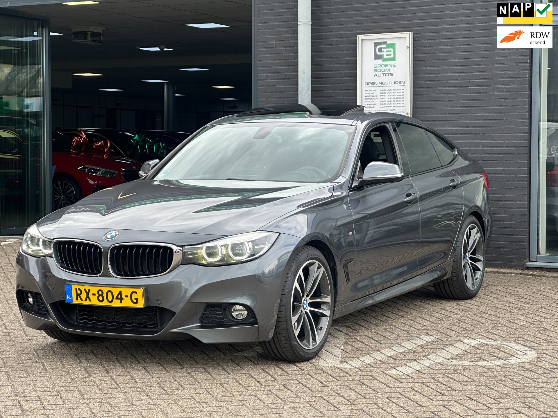 BMW 320i 320i Corporate Lease High Executive/M-PAKKET/PANO-DAK/CAMERA/NL-AUTO NAP!! 2018 - voorkant