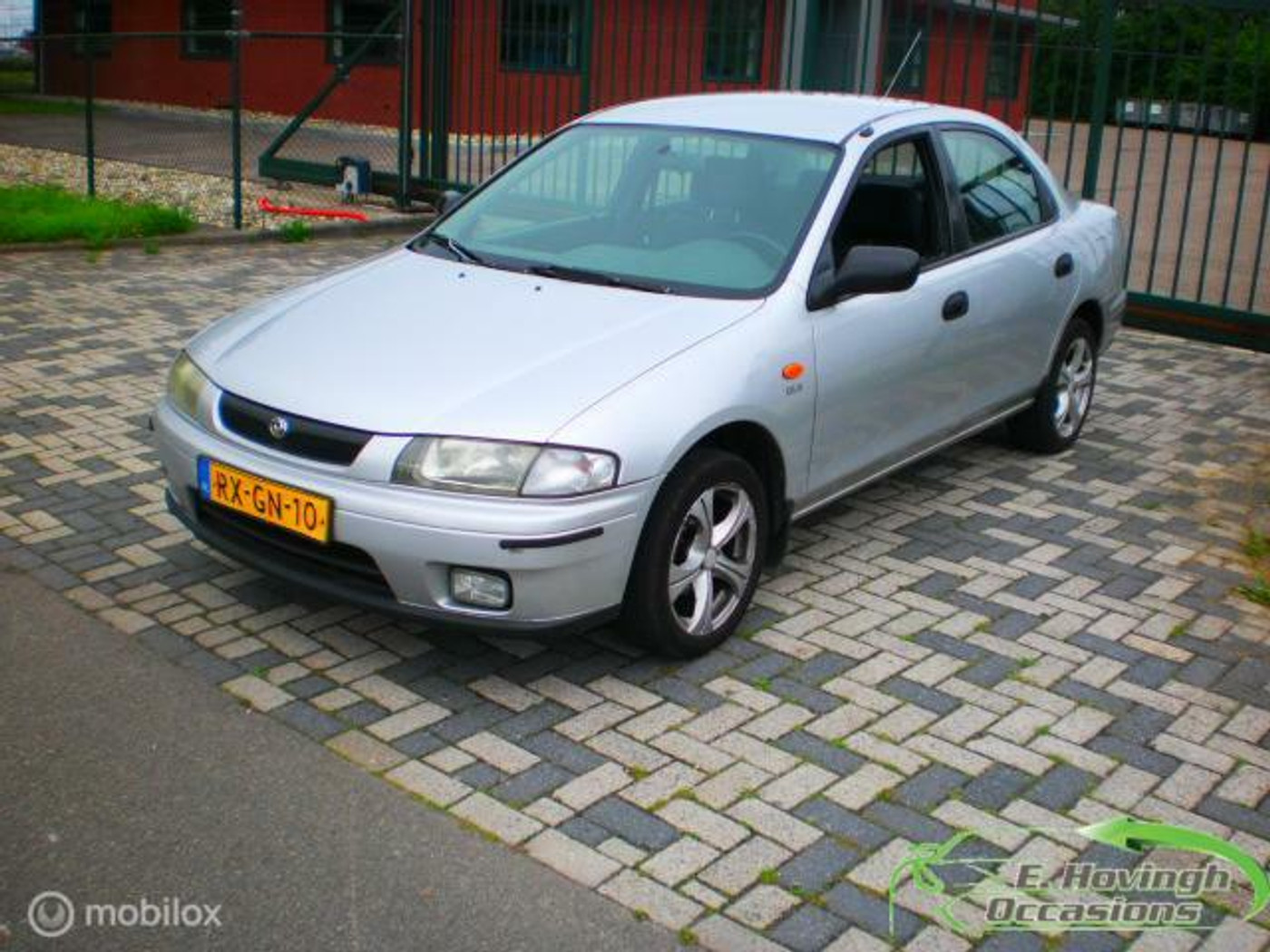 Mazda 323 1.3i LX 1997 - voorkant