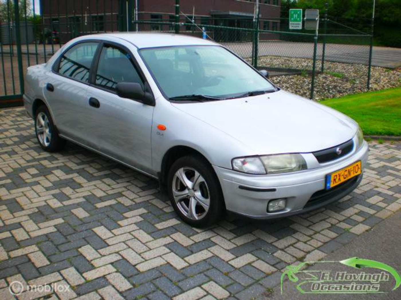 Foto van Mazda 323