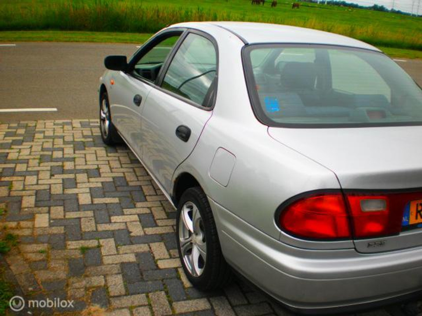 Foto van Mazda 323