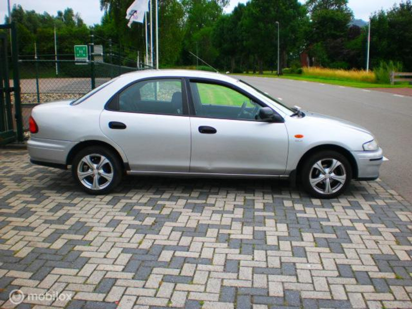 Foto van Mazda 323