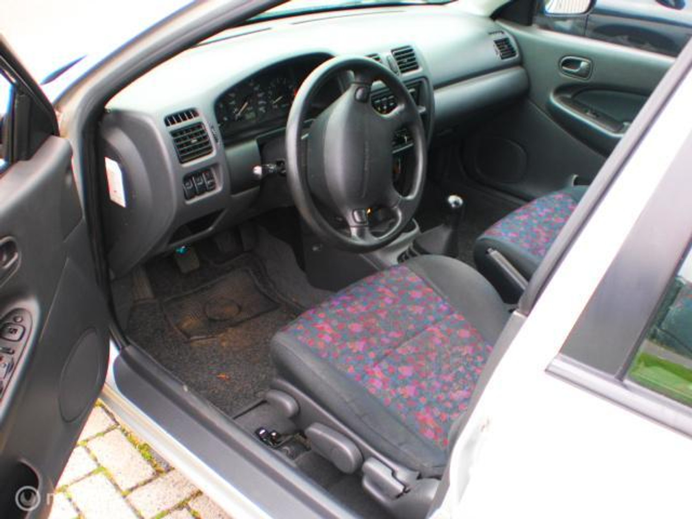 Foto van Mazda 323