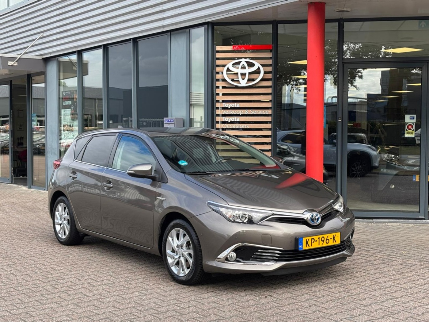 Toyota Toyota Auris 1.8 Hybrid Executive | Automaat | Trekhaak | PKH V+A+Camera | Dealeronderhouden 2016 - voorkant