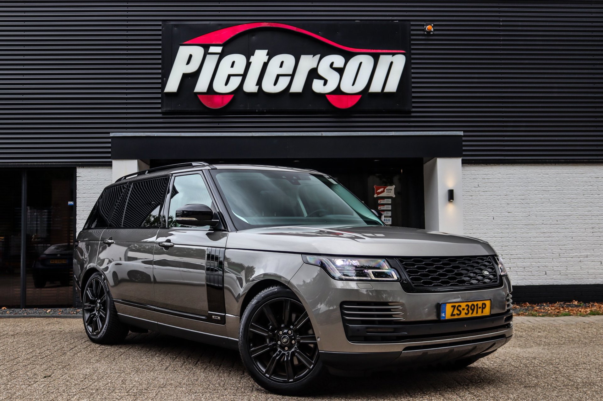 Land Rover Range Rover 2.0 P400e LWB Vogue TREKHAAK 360 VOL! 2019 - voorkant