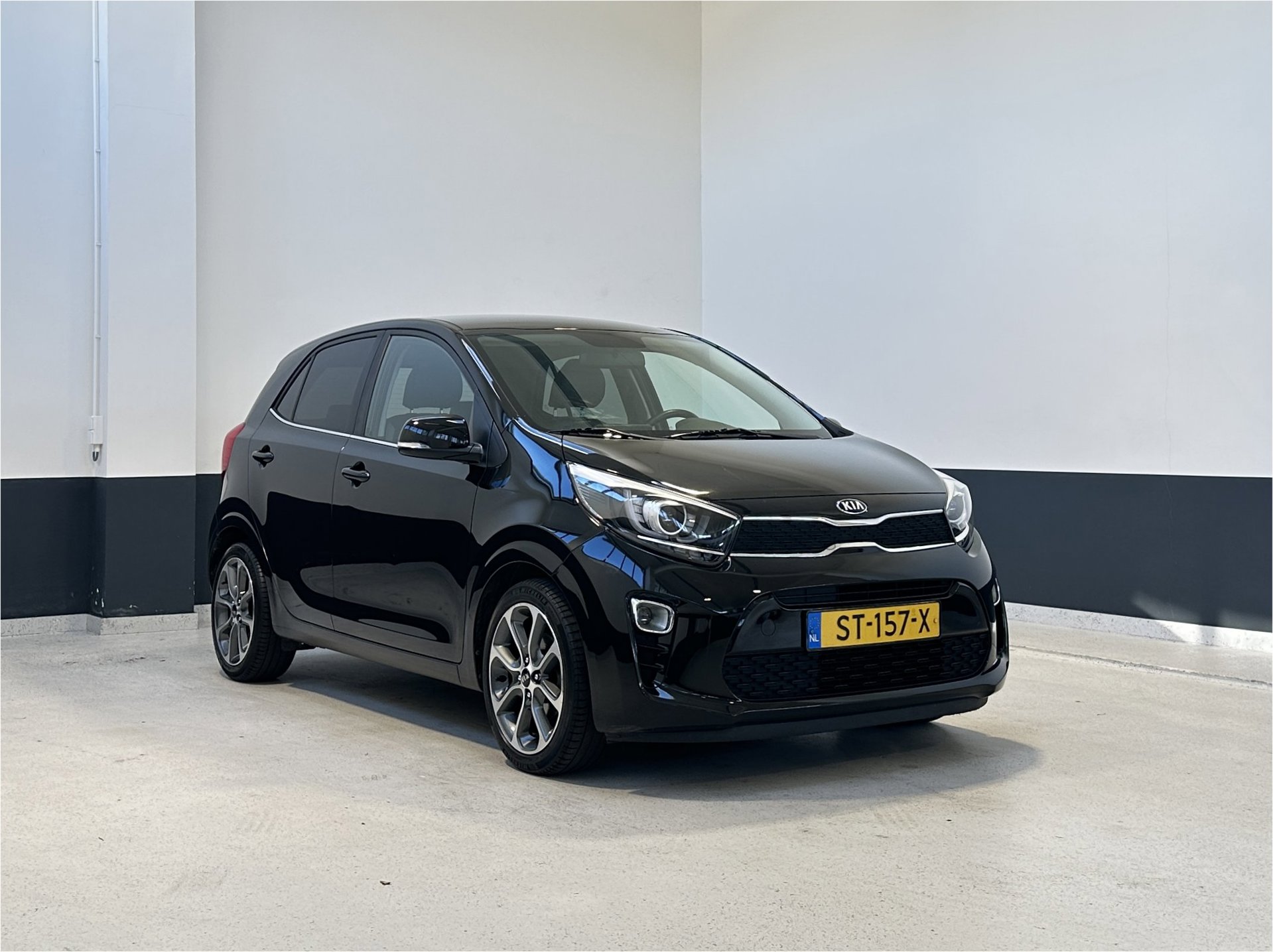Kia Picanto 1.0 CVVT Design Edition | NL | Lederen bekleding| Carplay/ Android Auto | Camera | 2018 - voorkant