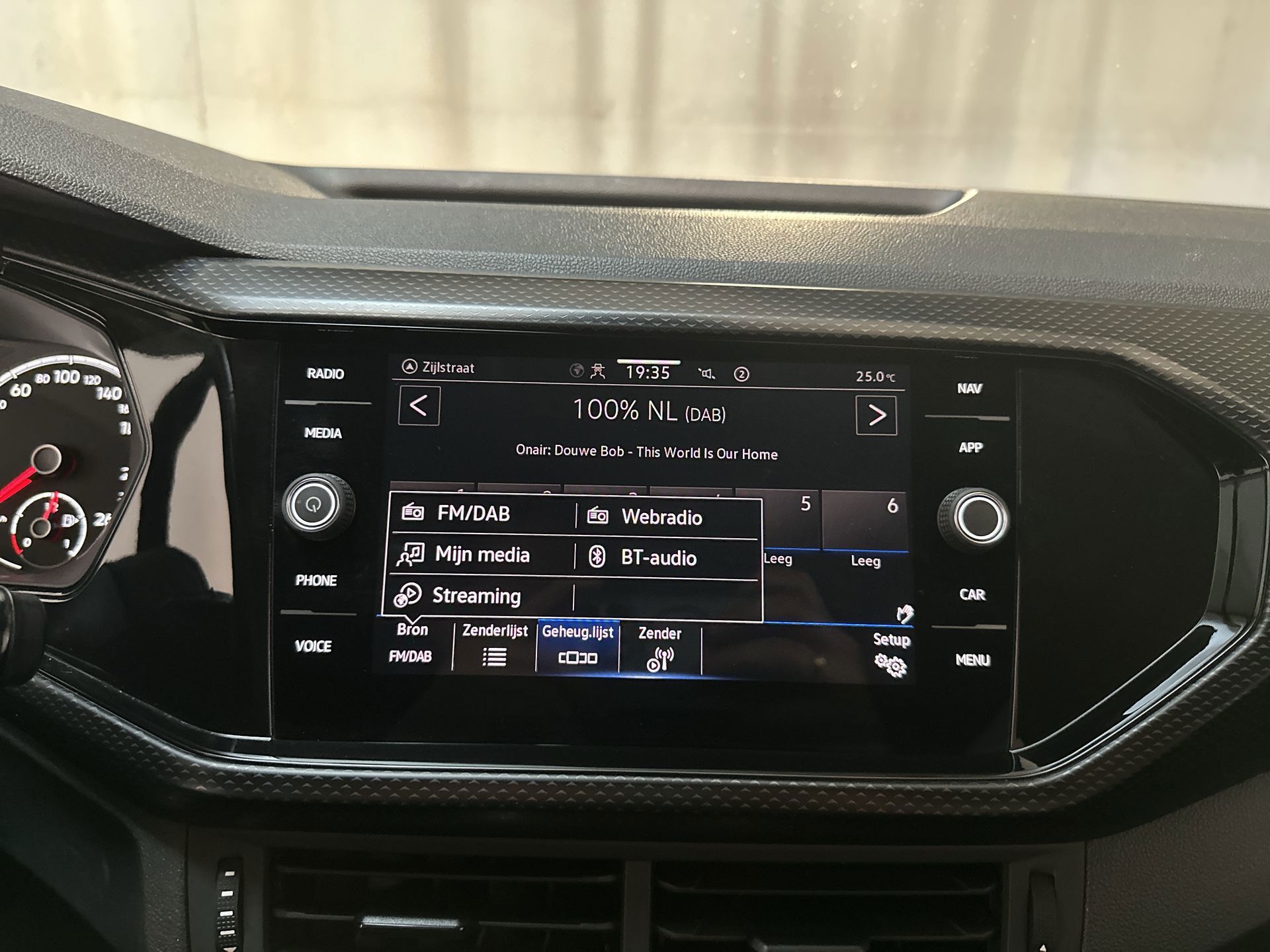 Foto van Volkswagen T-cross