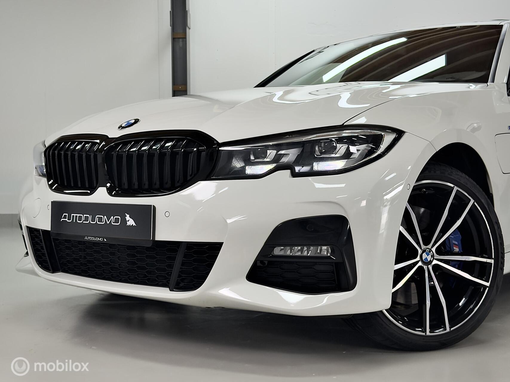 Foto van BMW 330e xDrive