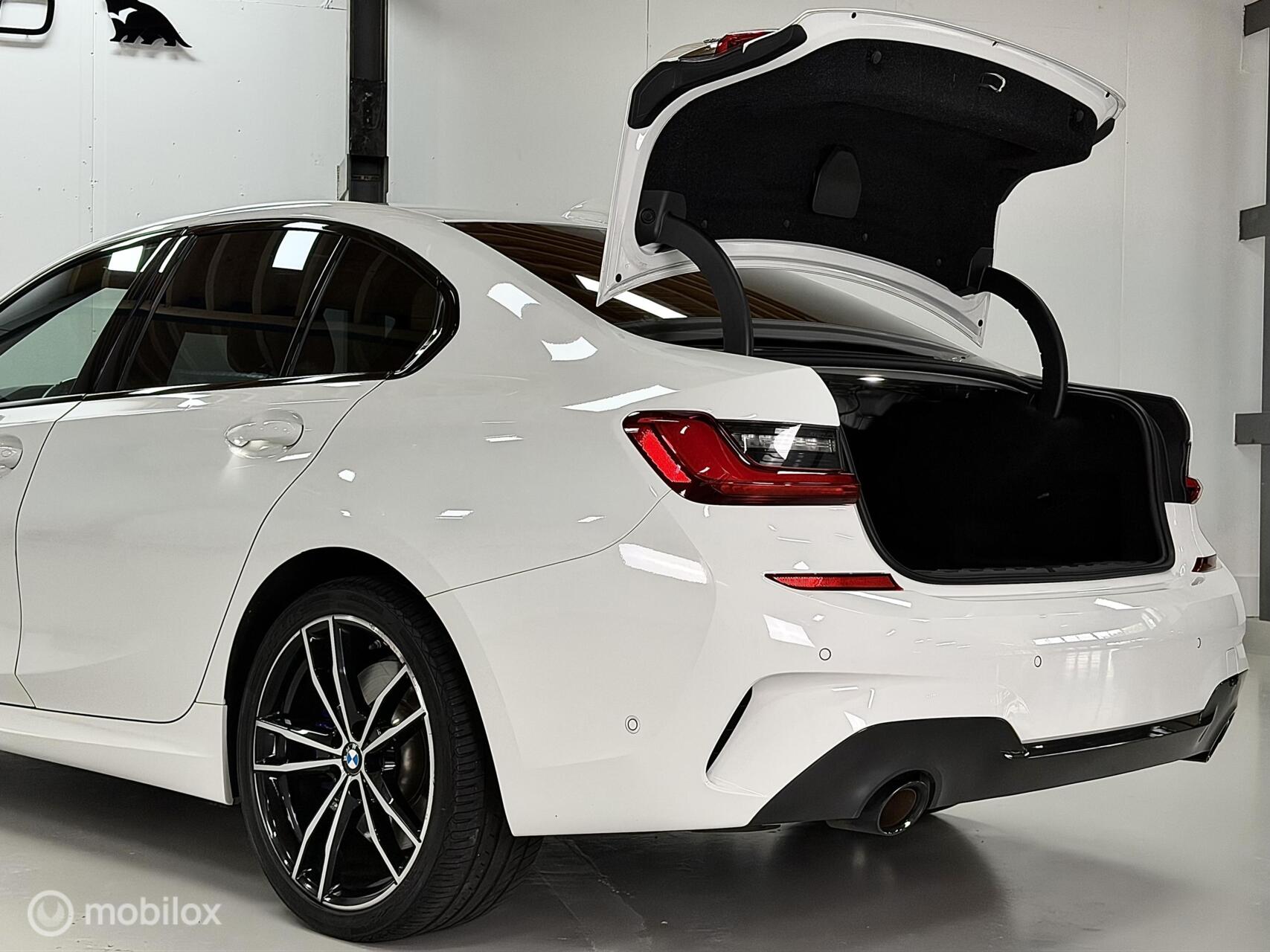 Foto van BMW 330e xDrive