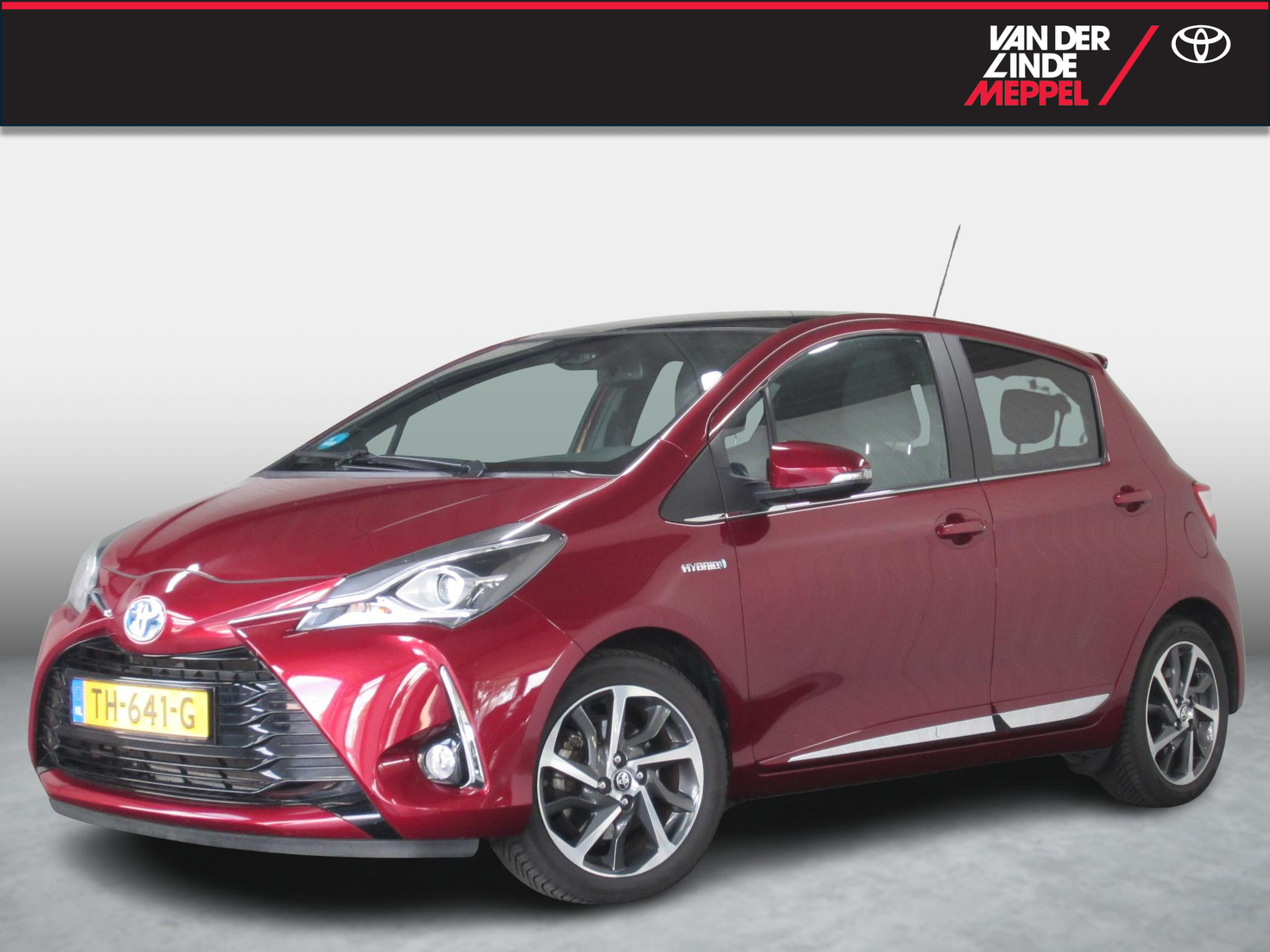 Toyota Toyota Yaris Hybrid 1.5 Hybrid Premium Panorama Trekhaak Navi 2018 - voorkant