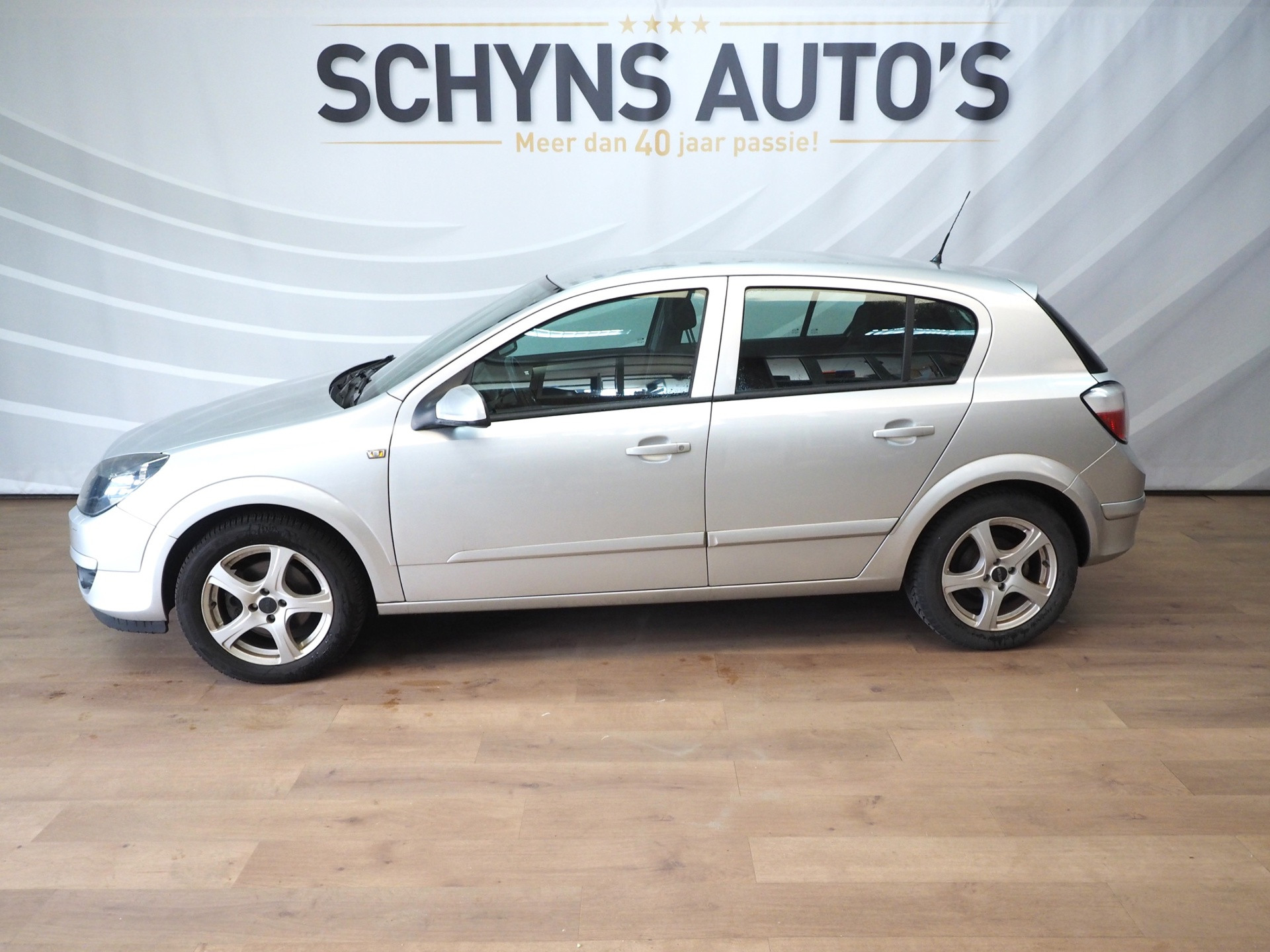 Opel Astra 1.6 Essentia 2005 - voorkant
