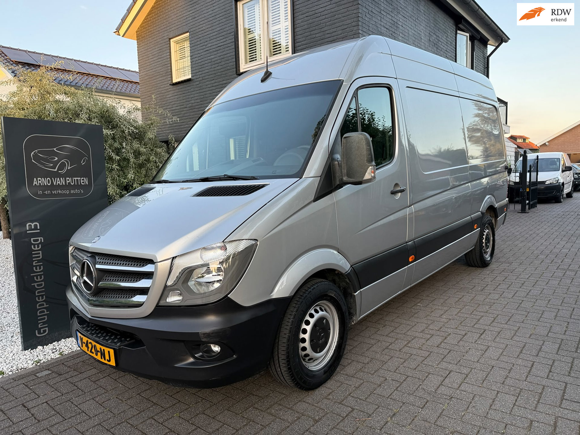 Mercedes-Benz Sprinter 319 CDI 3.0 V6 /L2H2 /Camera /Airco /Cruise /Automaat 2018 - voorkant