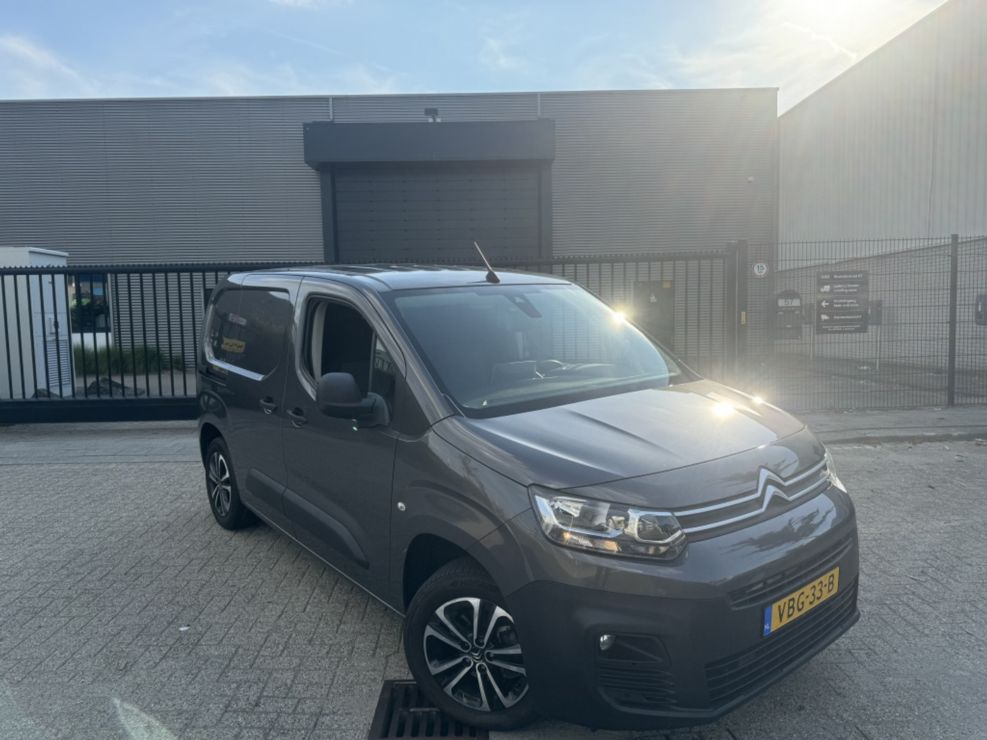 Citroen Berlingo 1.6 HDI Cam Navi Lane Cruise Clima Full Netjes 2019 - voorkant