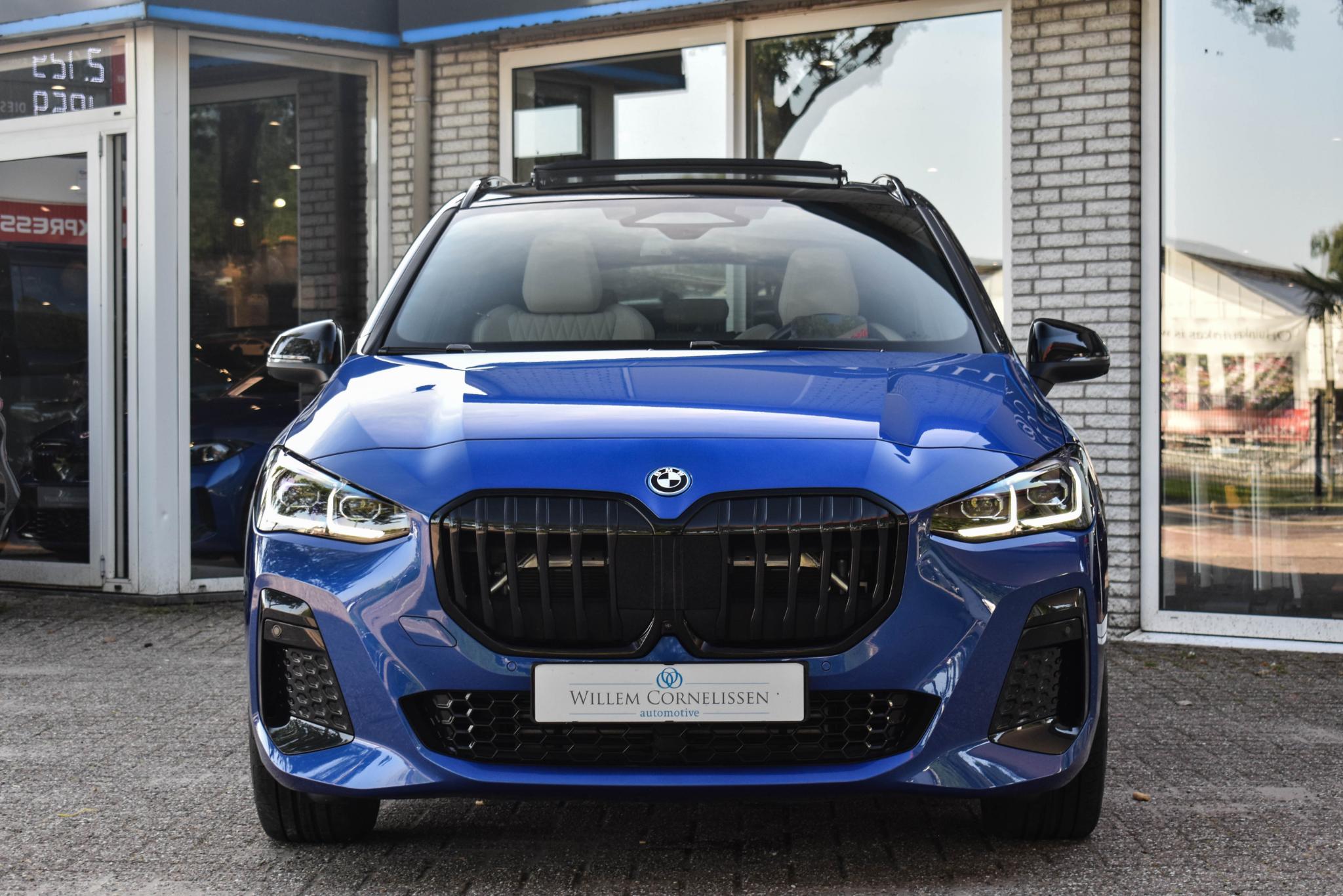 Foto van BMW 230e xDrive Active Tourer