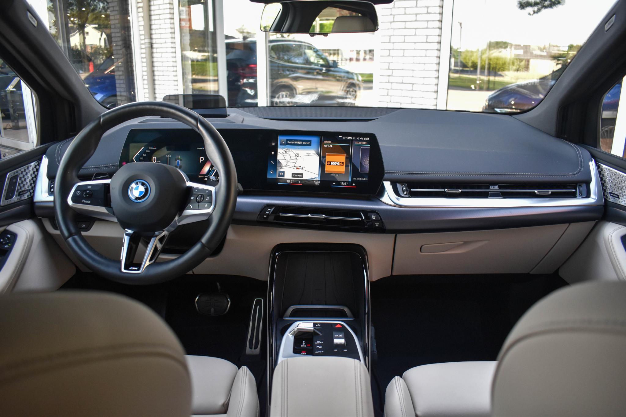 Foto van BMW 230e xDrive Active Tourer
