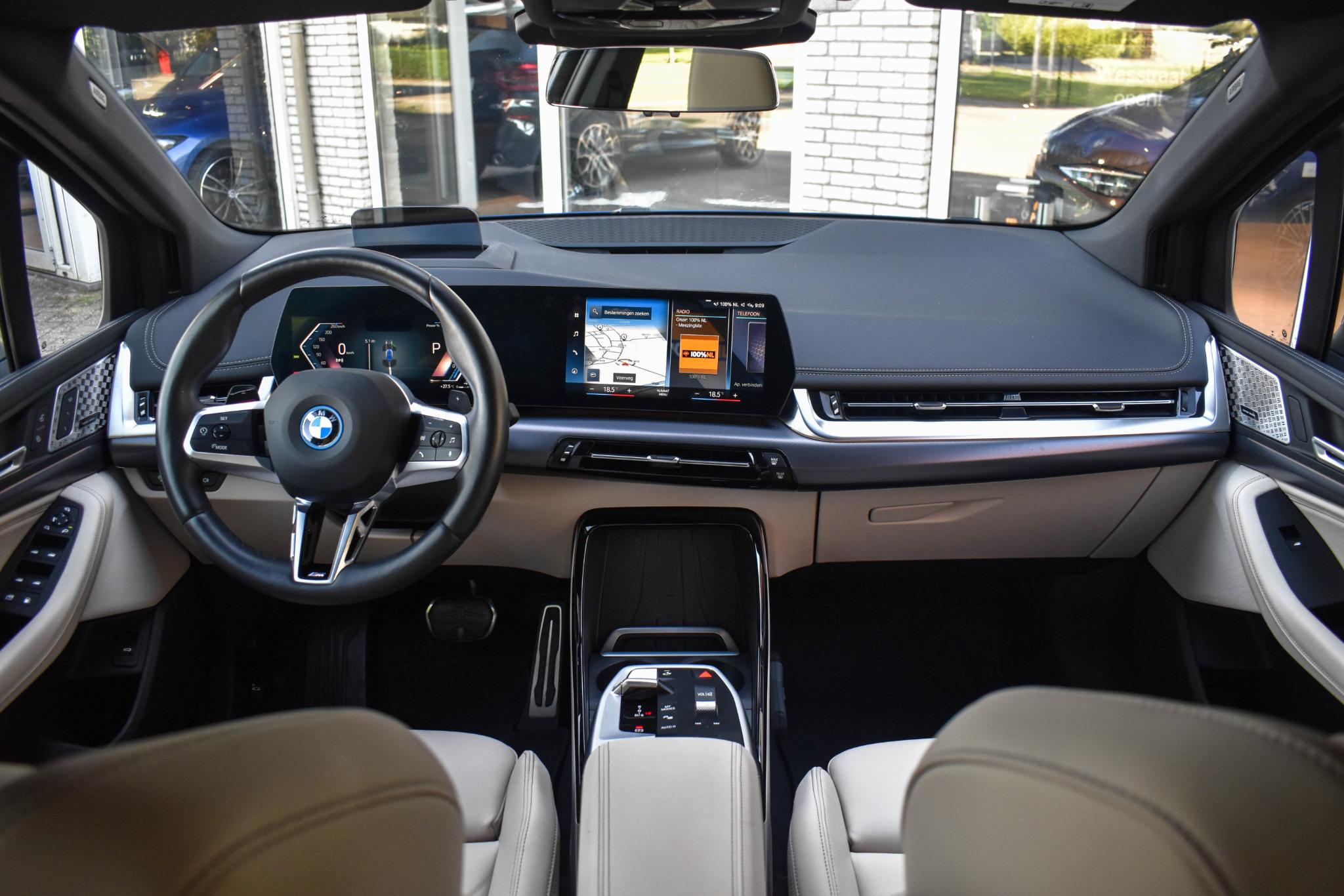 Foto van BMW 230e xDrive Active Tourer