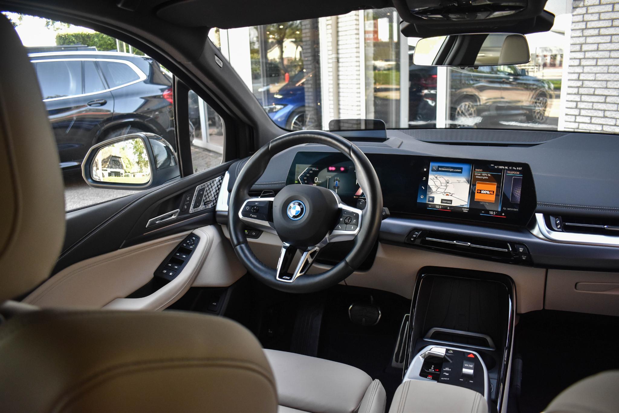 Foto van BMW 230e xDrive Active Tourer