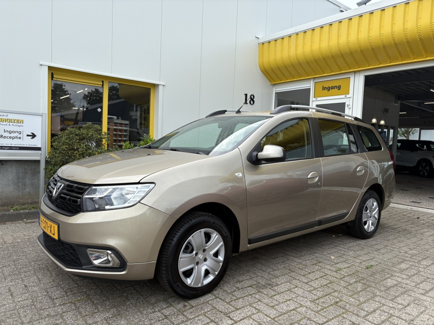 Dacia Logan 1.0 TCe LPG-G3 Airco Trekhaak Camera Cruisecontrol 2020 - voorkant