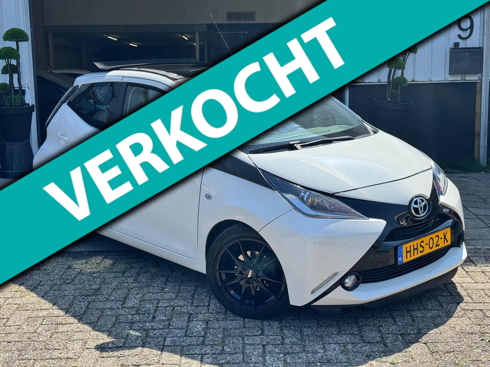 Toyota Toyota Aygo 1.0 | VVT-i x | CARPLAY | ACHTERUIT RIJ CAMERA | CABRIO DAK | CRUISE CONTROL | 2016 - voorkant