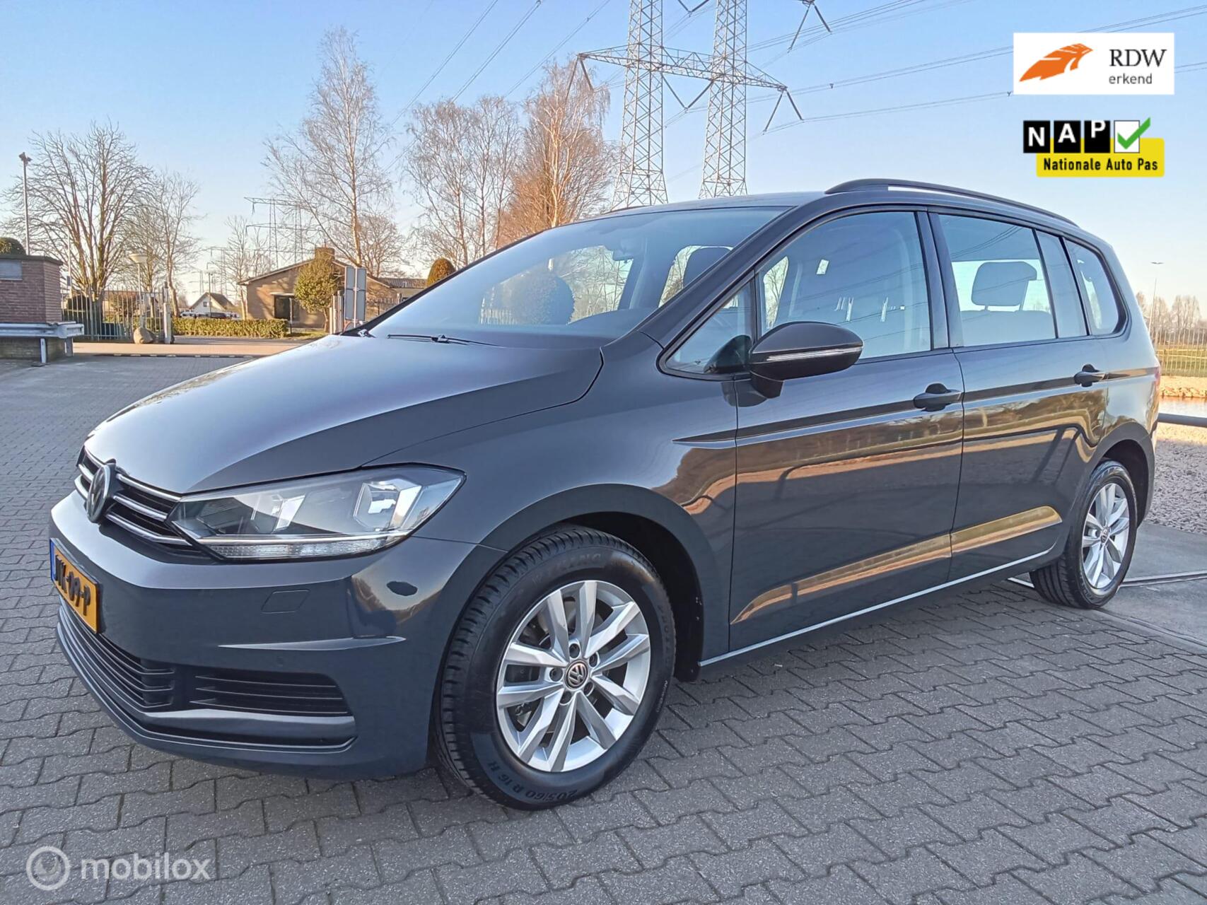 Volkswagen Touran 1.2 TSI Connected Series 7p/Clima/cruise/navi 2017 - voorkant